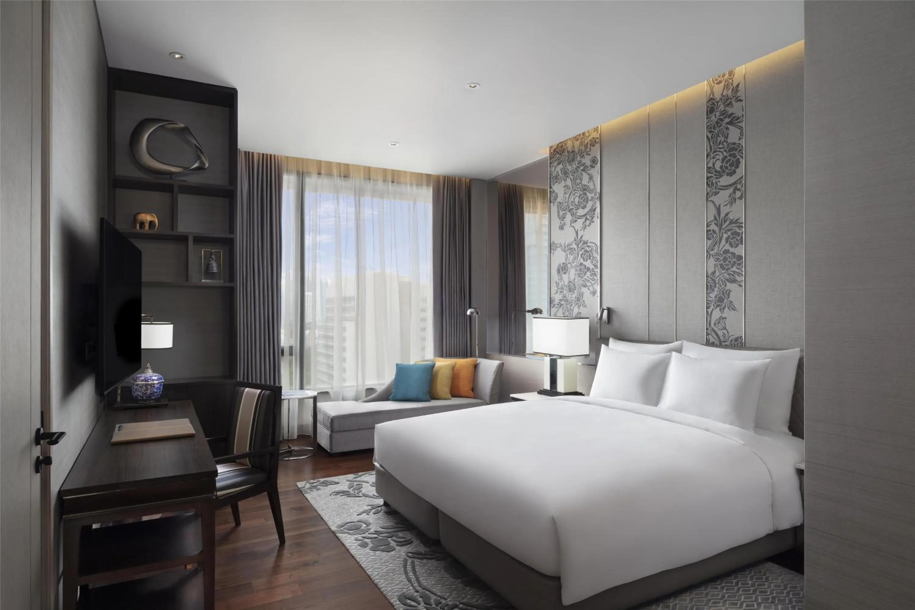 Bedroom, Bed in Sindhorn Kempinski Hotel Bangkok