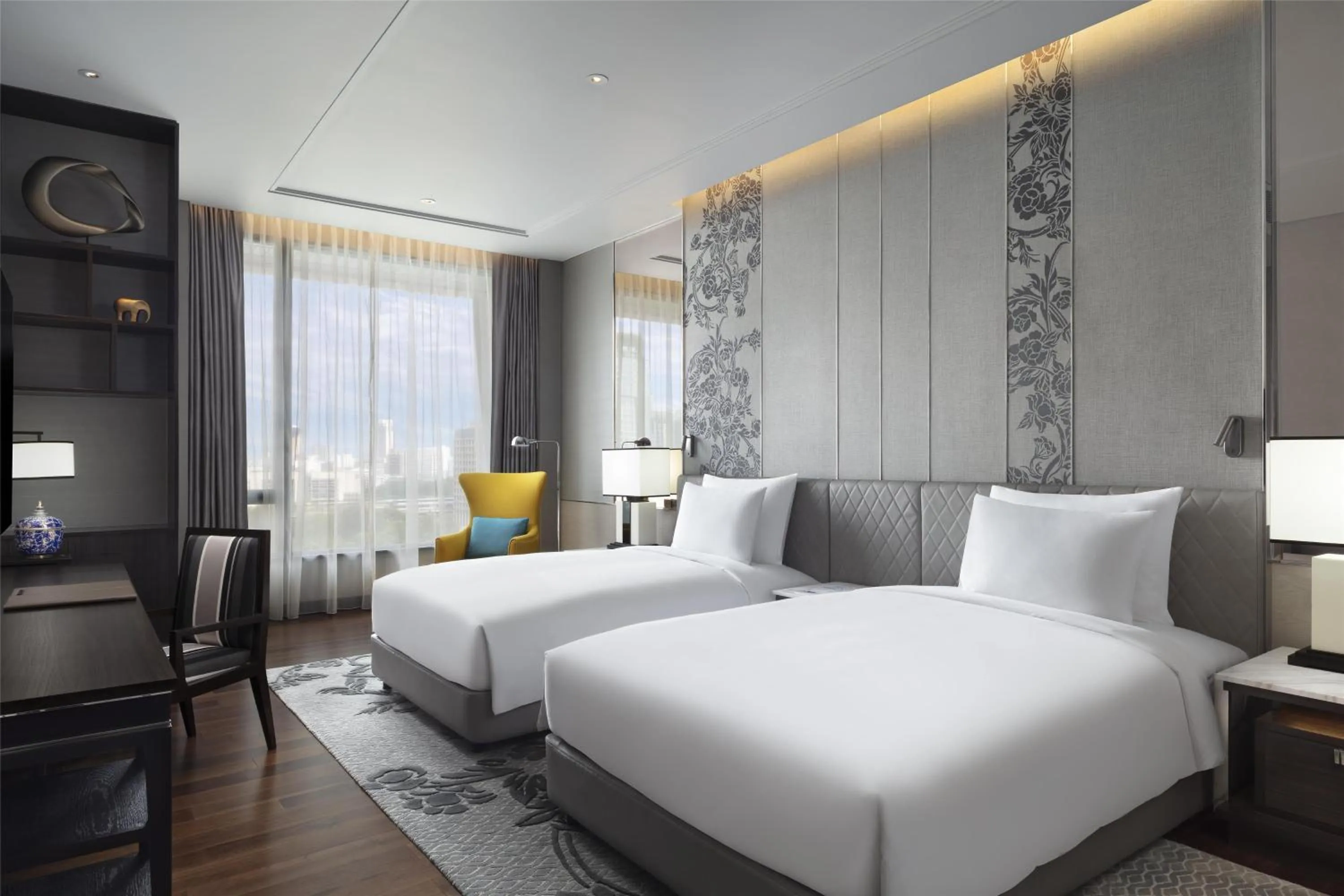 Photo of the whole room, Bed in Sindhorn Kempinski Hotel Bangkok