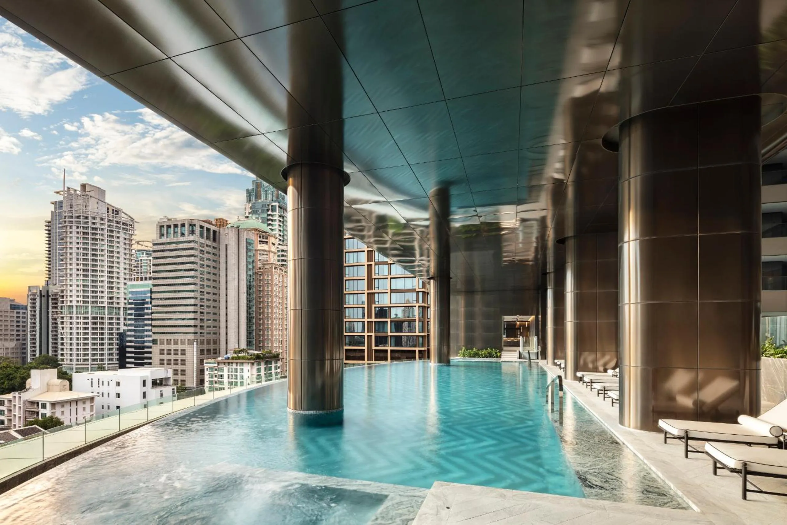 Swimming pool in Sindhorn Kempinski Hotel Bangkok