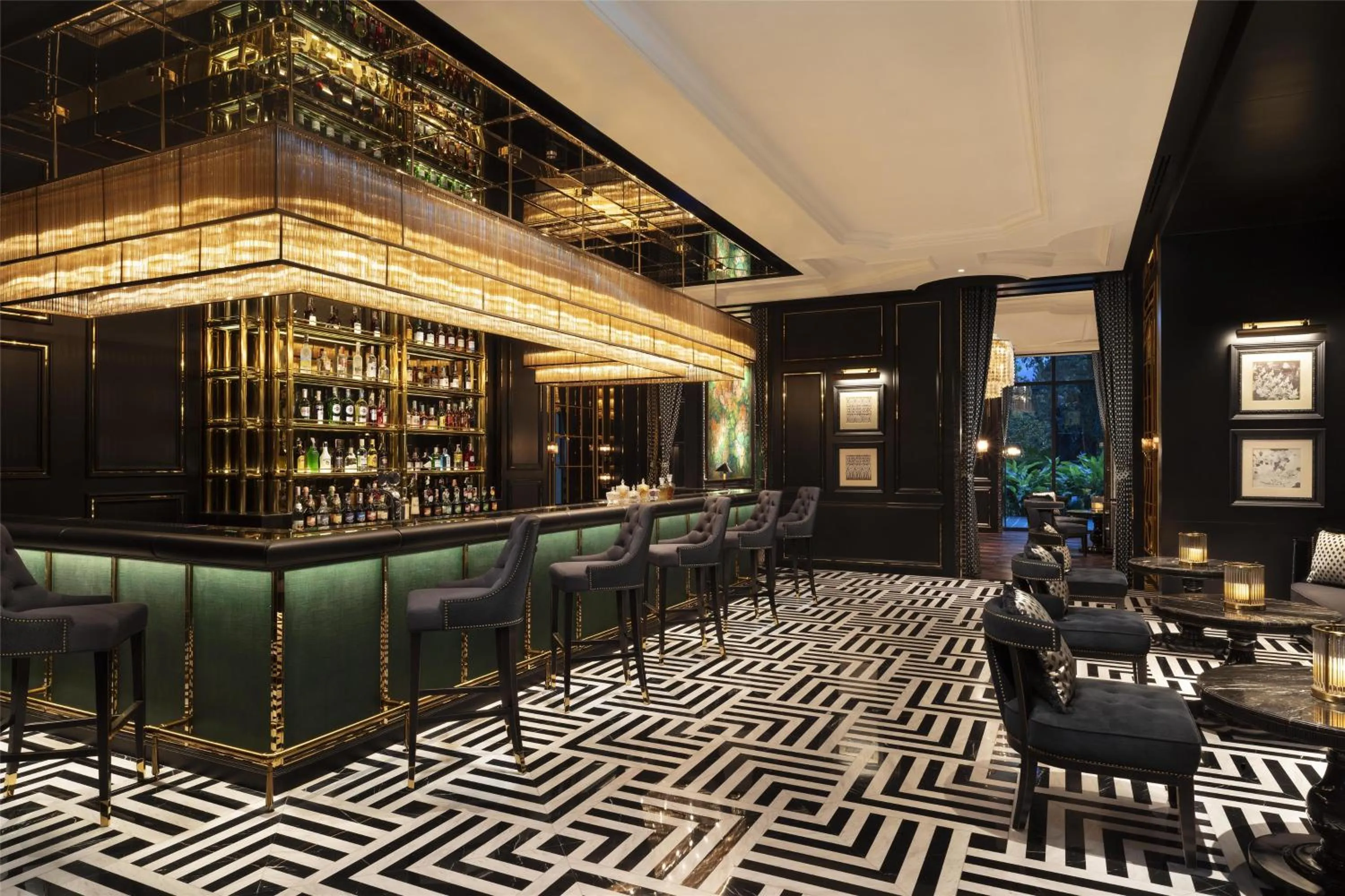 Lounge or bar in Sindhorn Kempinski Hotel Bangkok