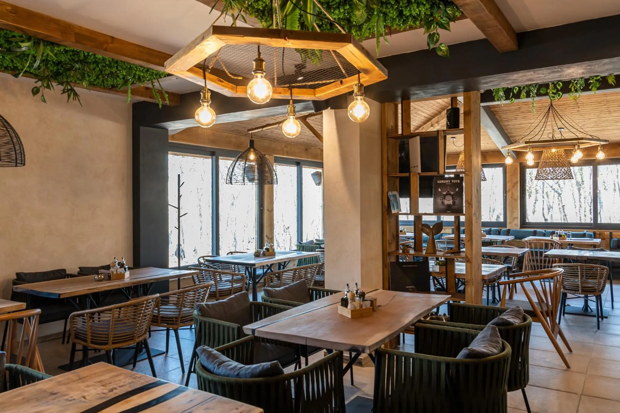 Restaurant/places to eat in Utopia Forest