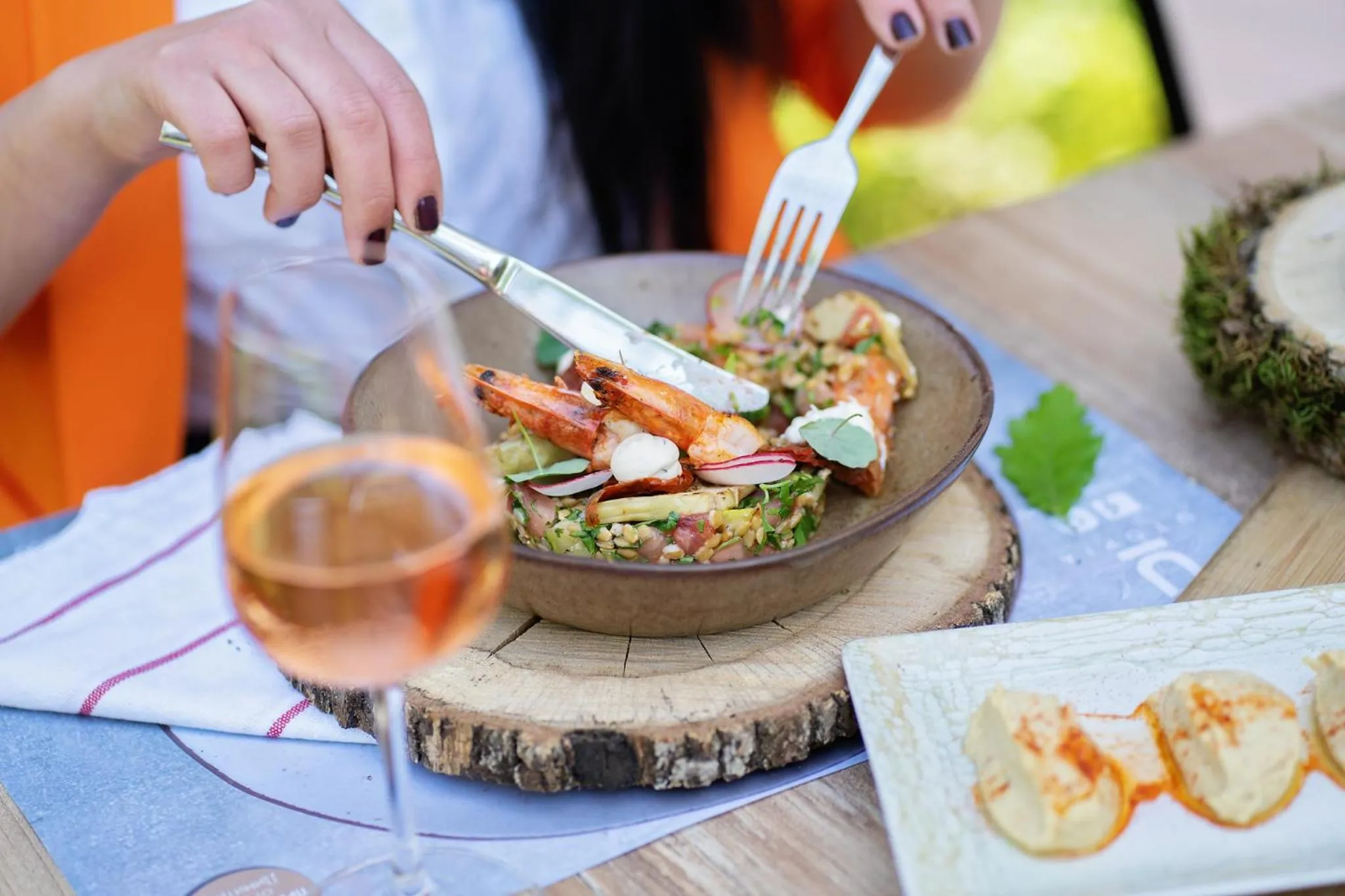 Restaurant/places to eat in Utopia Forest