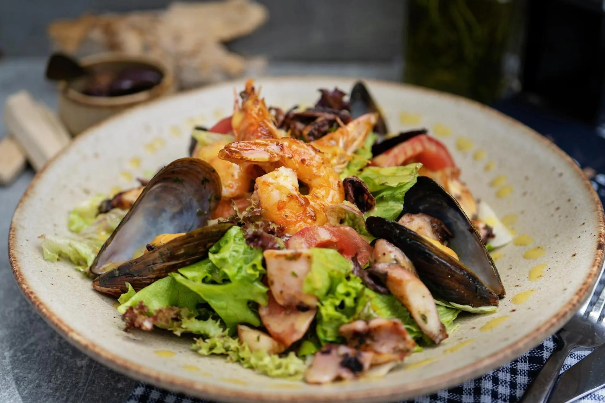 Restaurant/places to eat in Utopia Forest