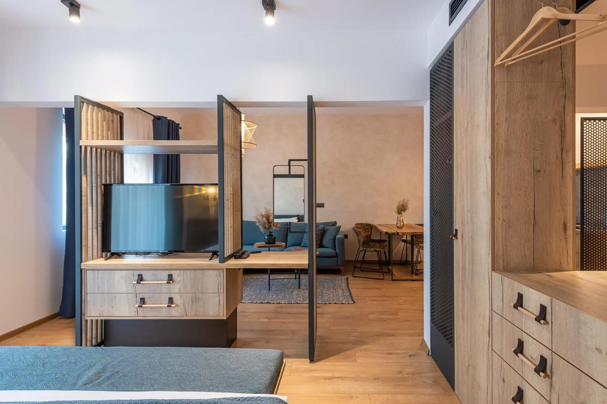 Photo of the whole room in Utopia Forest