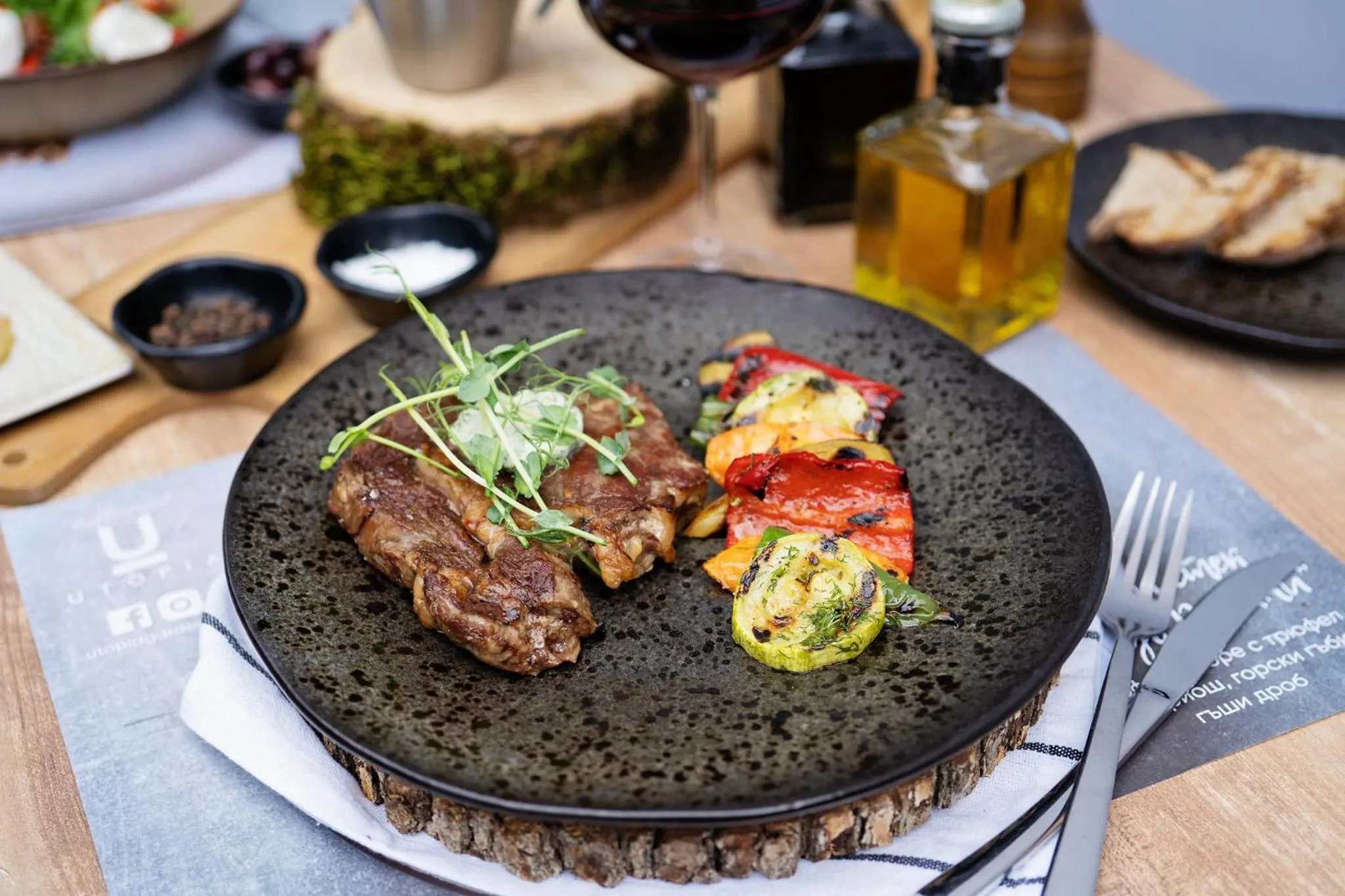 Restaurant/places to eat in Utopia Forest