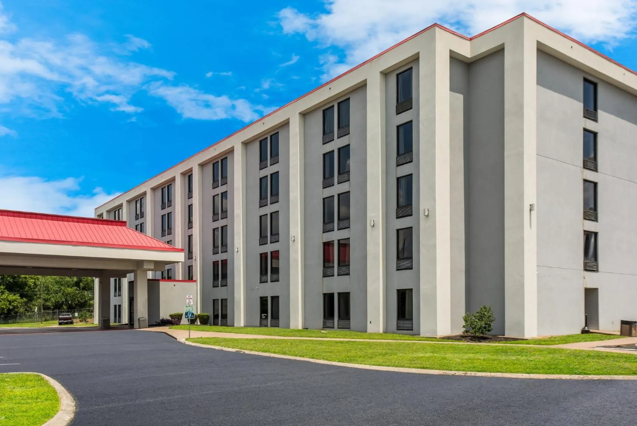 Property building in Red Roof Inn Nashville - Music City