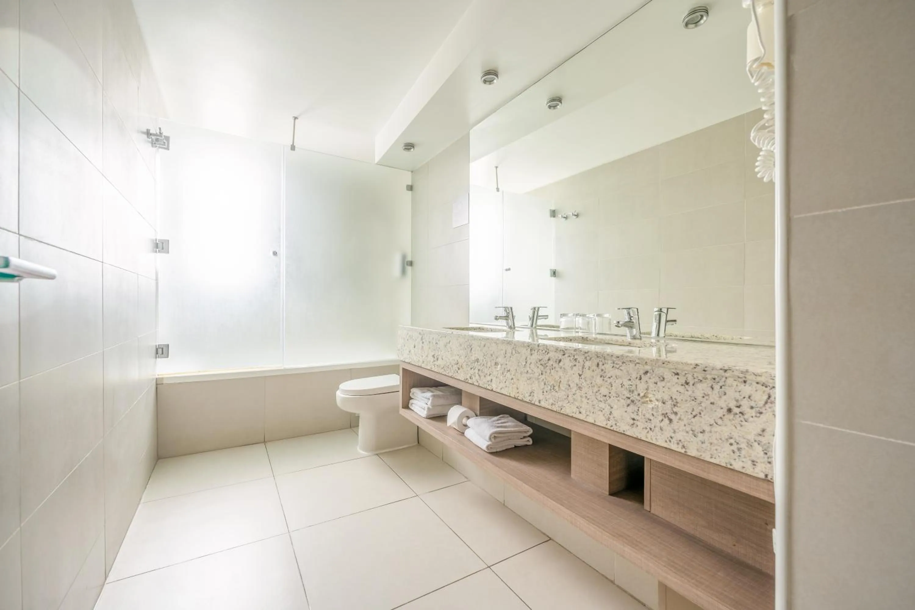 Bathroom in abba Presidente Suites Santiago