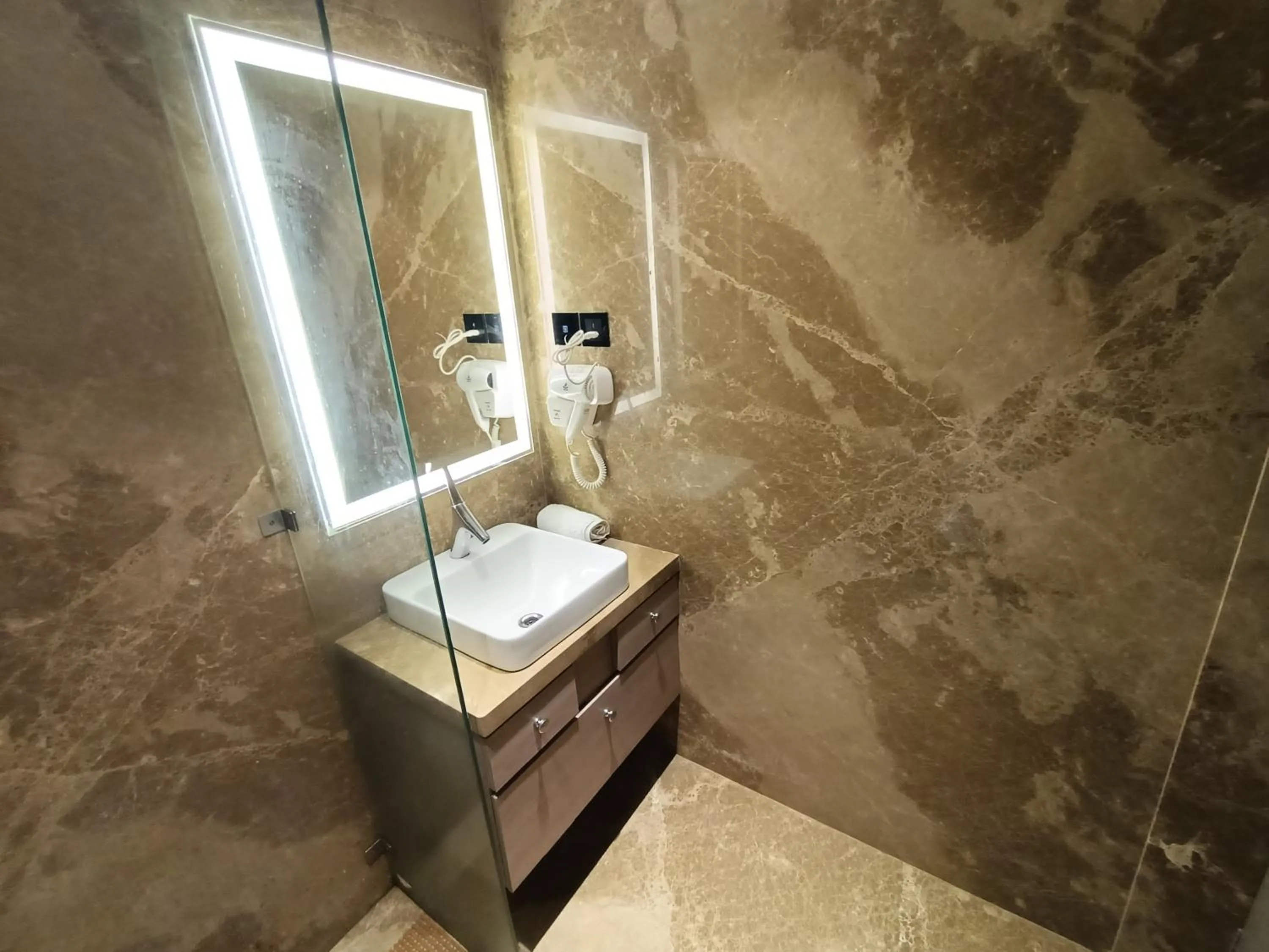 Shower in Hotel Highway Inn Andheri East