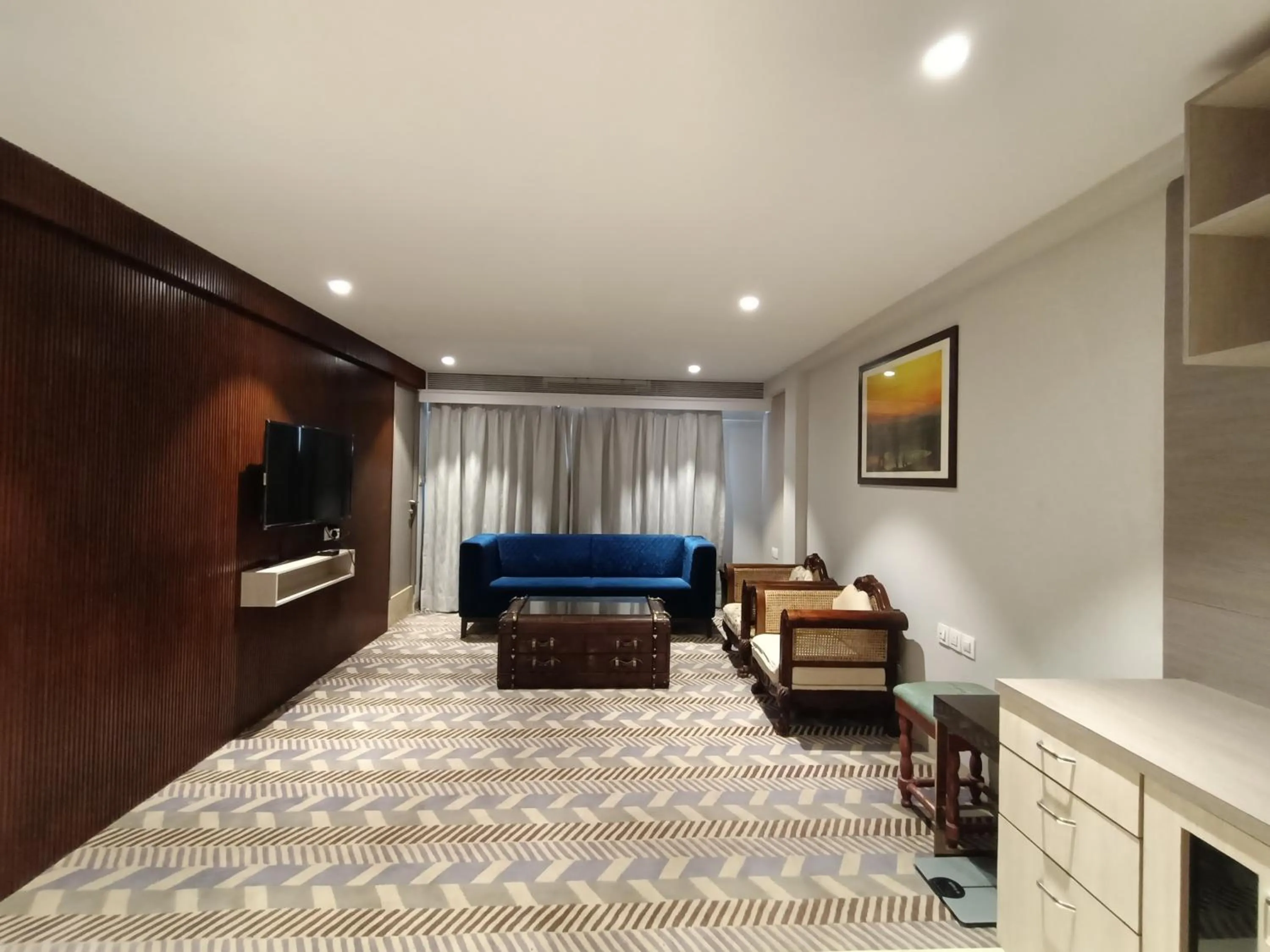 Communal lounge/ TV room, Bed in Hotel Highway Inn Andheri East