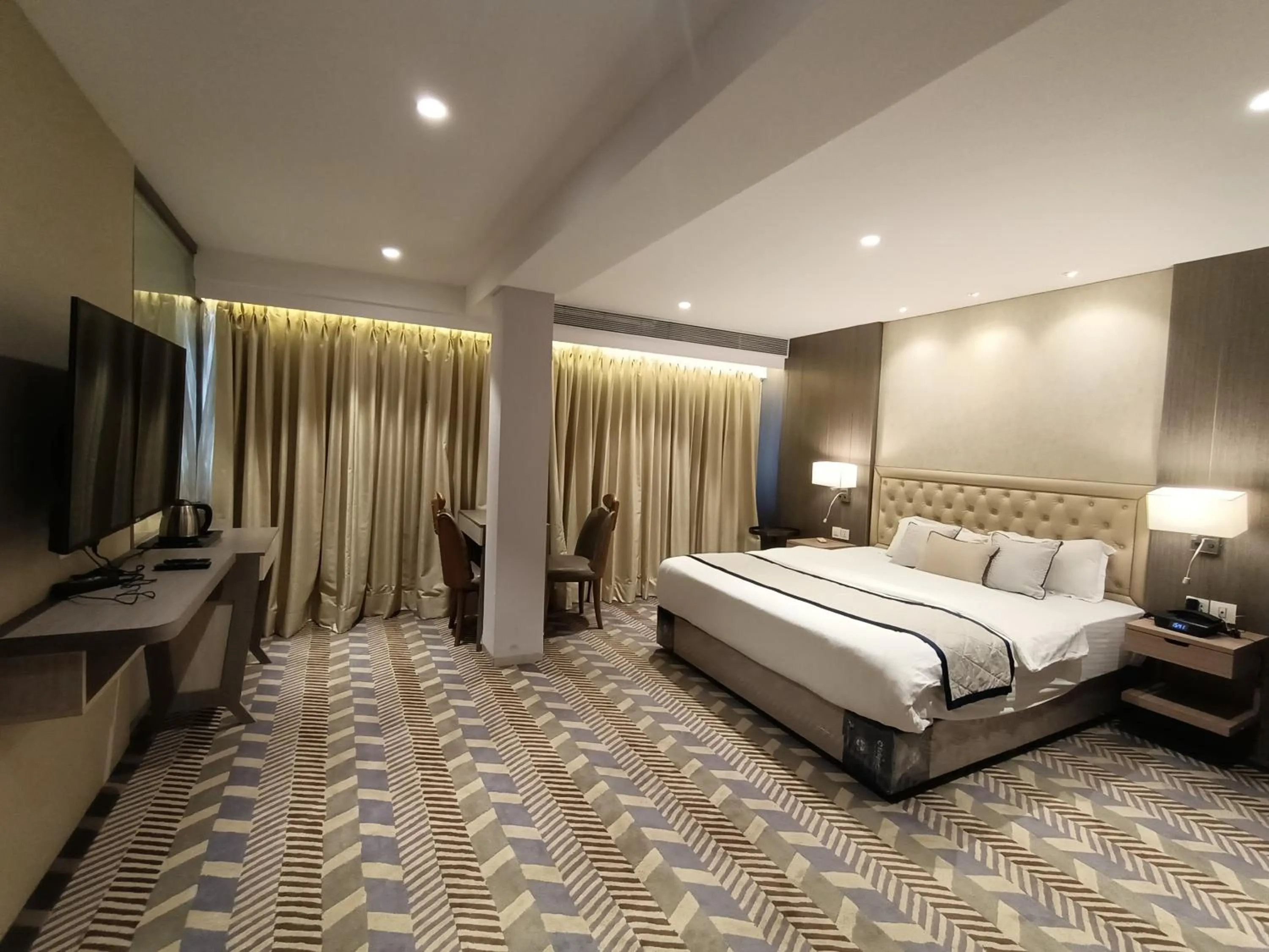 Bed in Hotel Highway Inn Andheri East