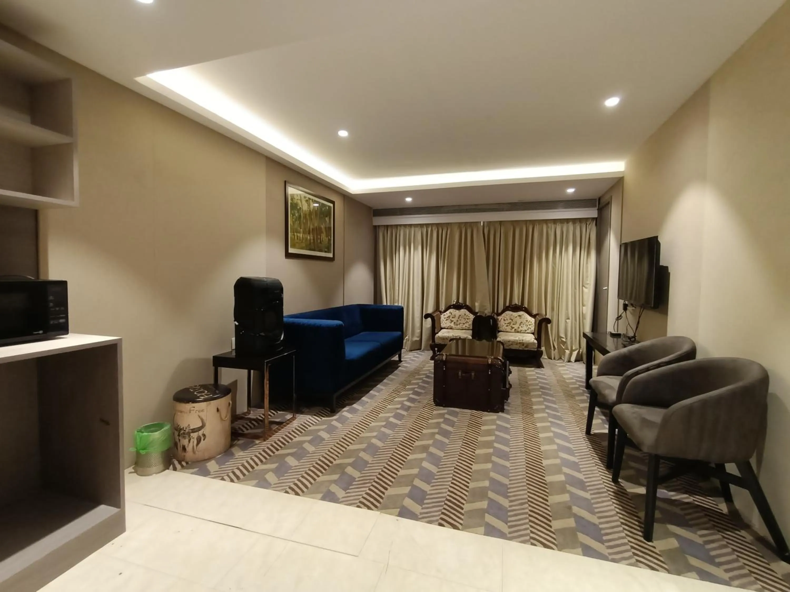 Communal lounge/ TV room in Hotel Highway Inn Andheri East