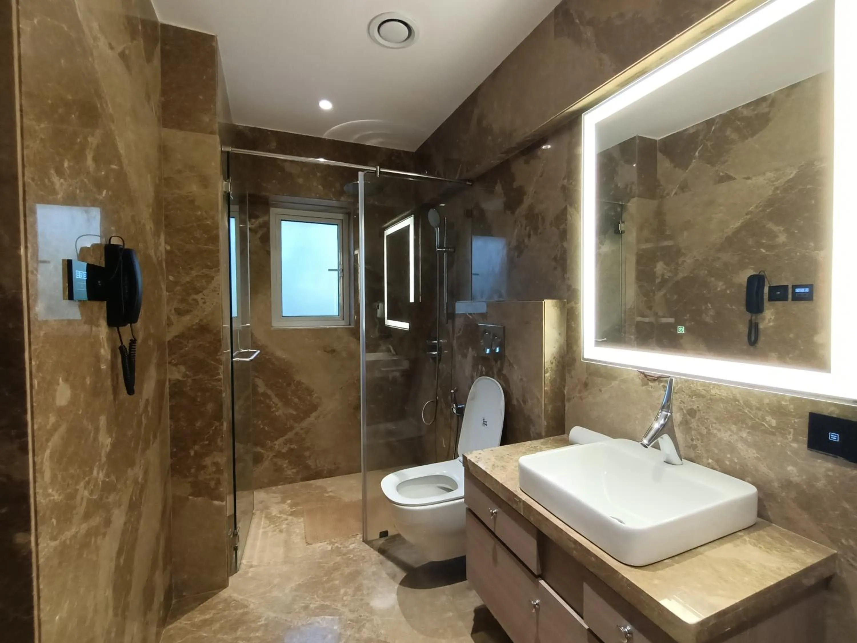 Shower in Hotel Highway Inn Andheri East