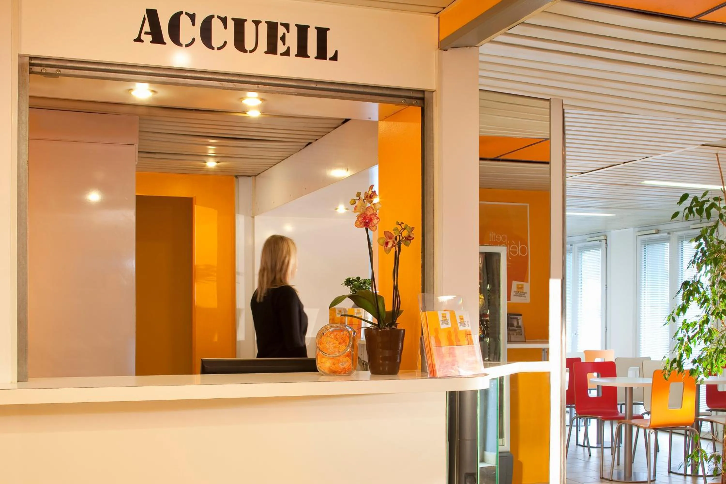 Lobby or reception in FAST HOTEL Les Ulis - Courtabœuf