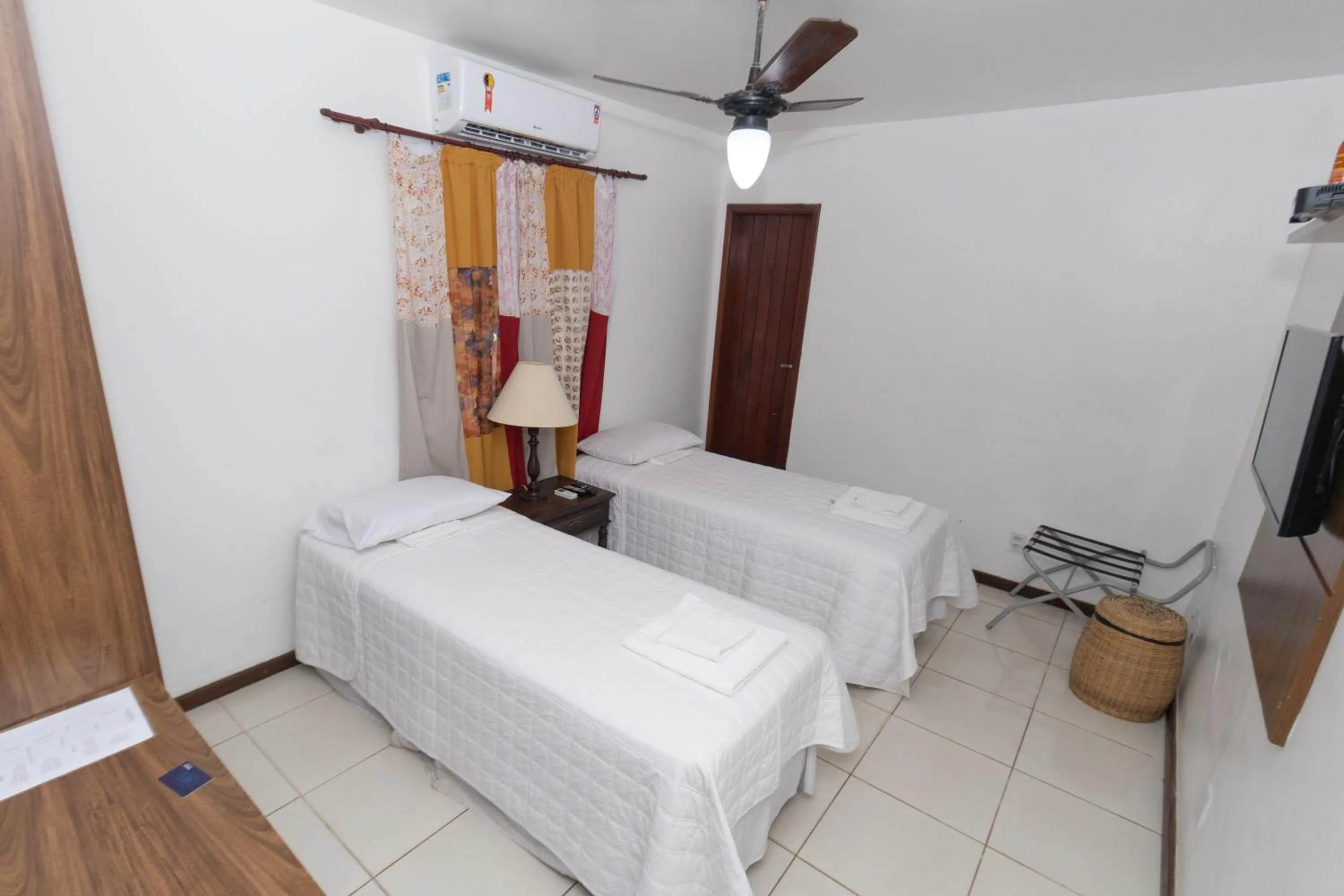 Property building, Bed in Pousada Ipitanga IV