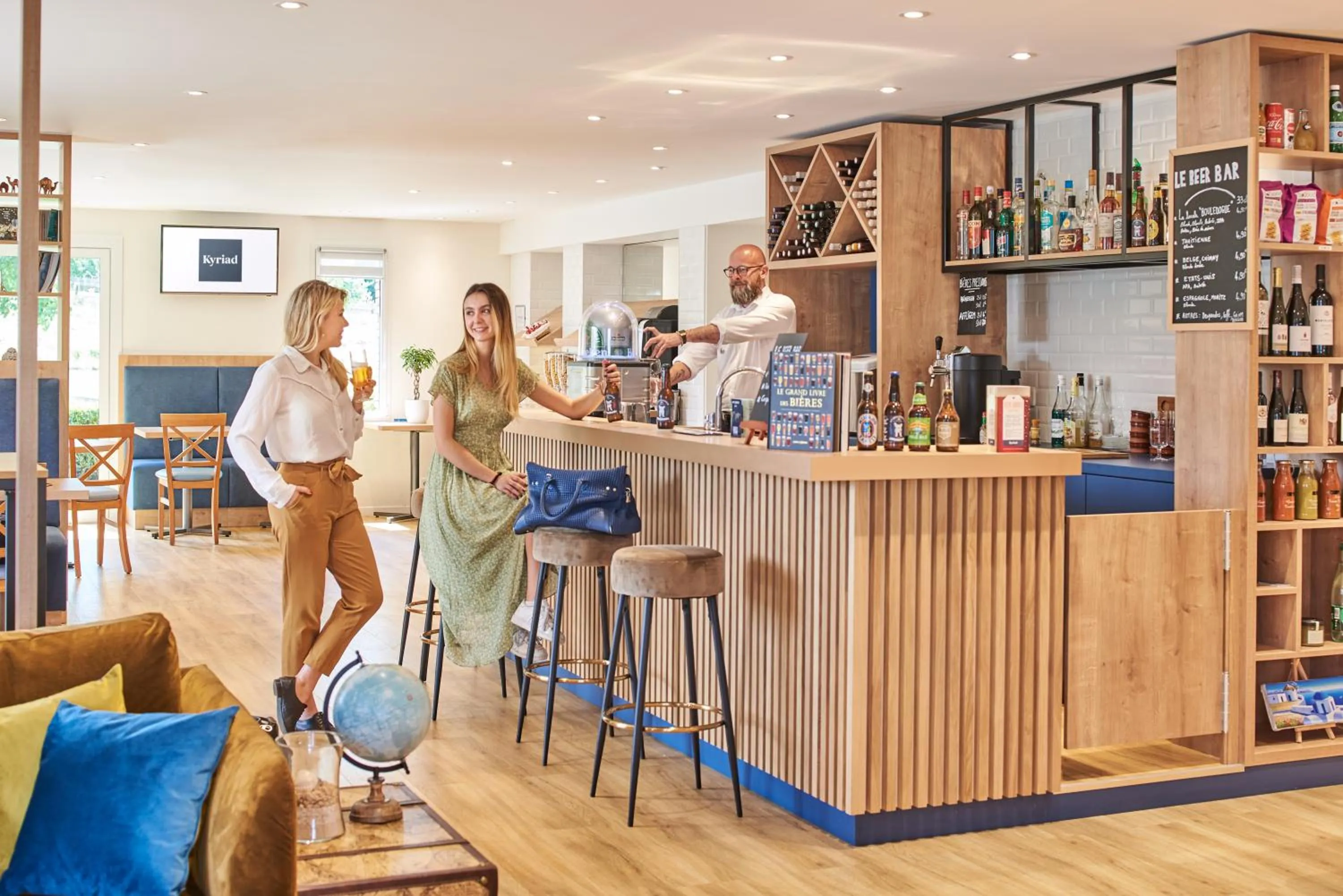 Restaurant/places to eat in Kyriad Paris Sud Les Ulis Courtaboeuf