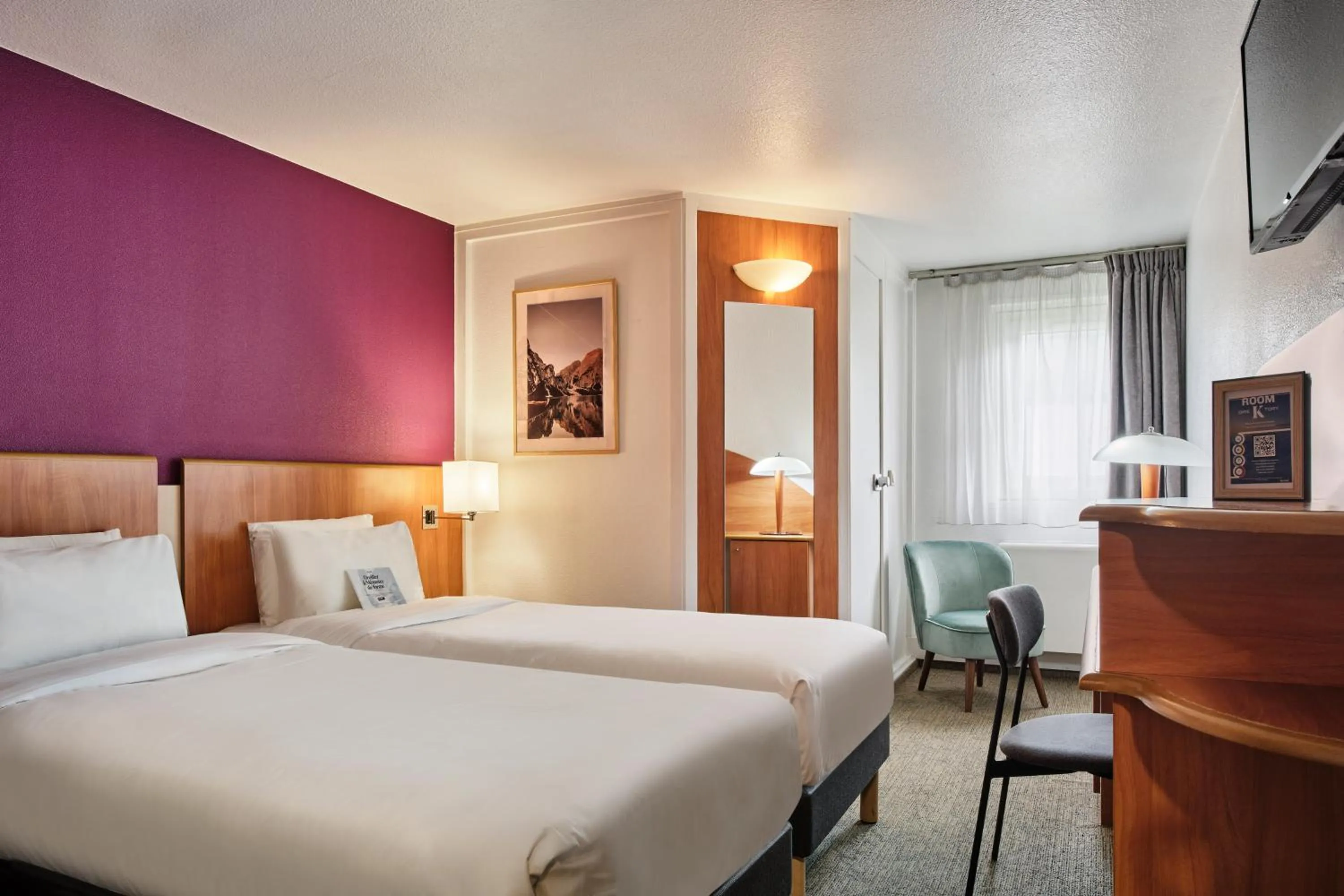 Bedroom, Bed in Kyriad Paris Sud Les Ulis Courtaboeuf