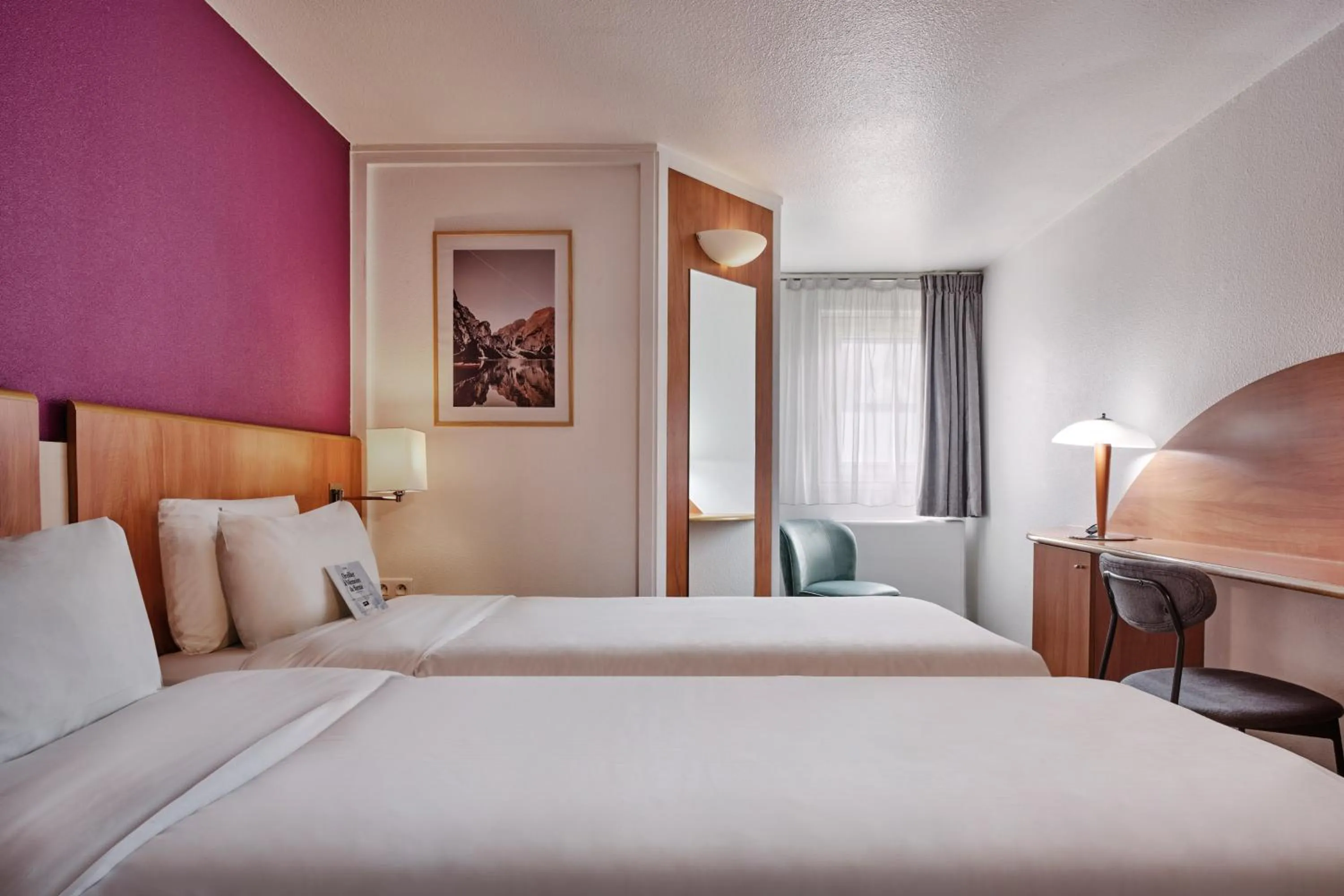 Bed in Kyriad Paris Sud Les Ulis Courtaboeuf