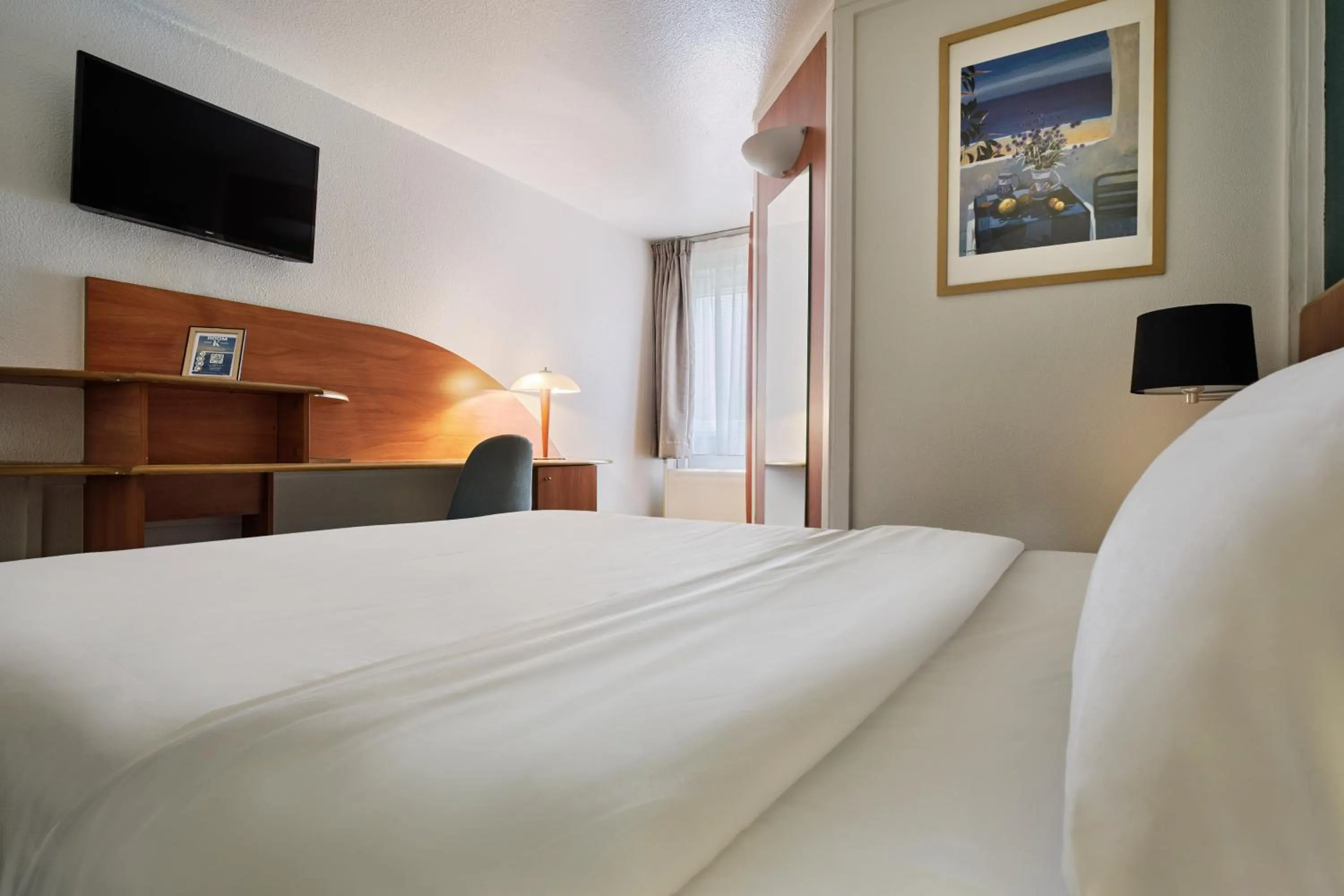 Bed in Kyriad Paris Sud Les Ulis Courtaboeuf