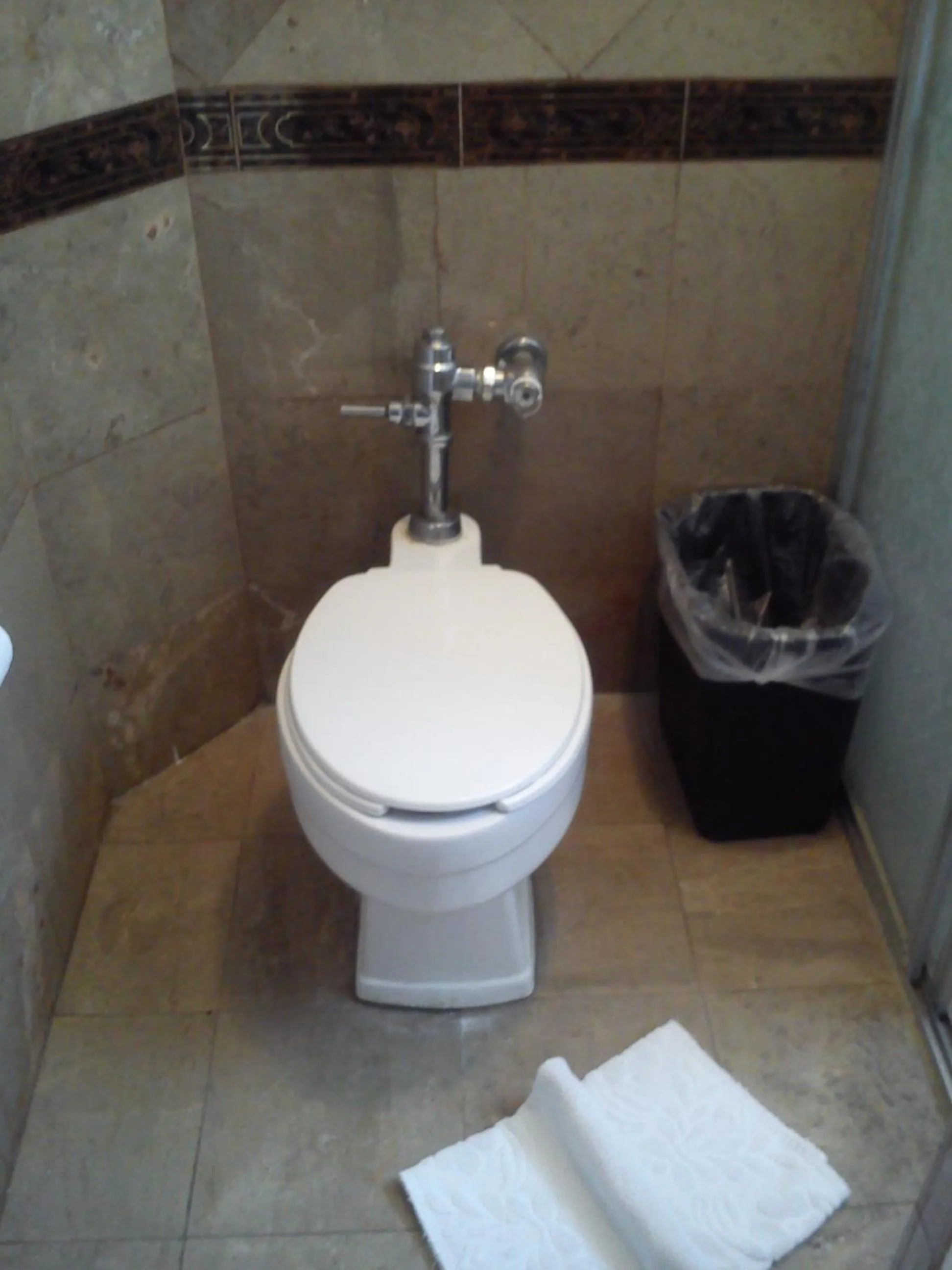 Toilet in Paraíso Express