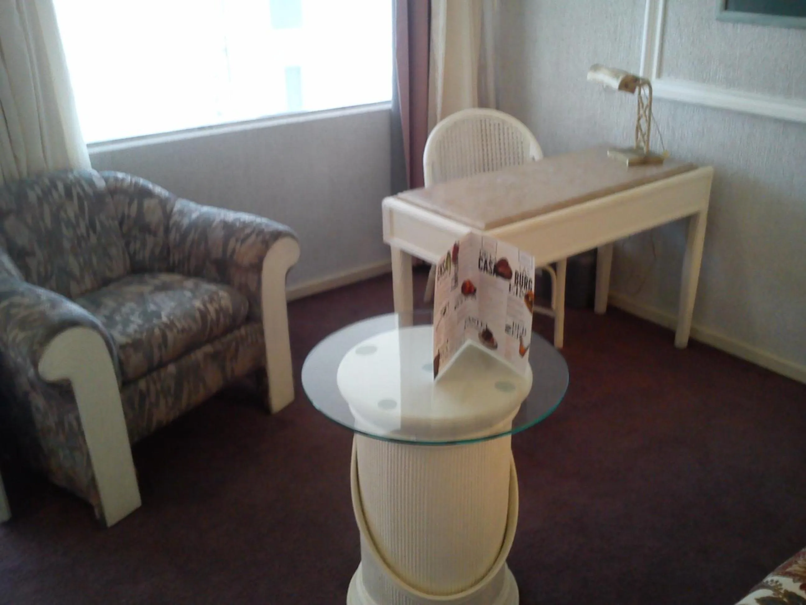 Seating area in Paraíso Express