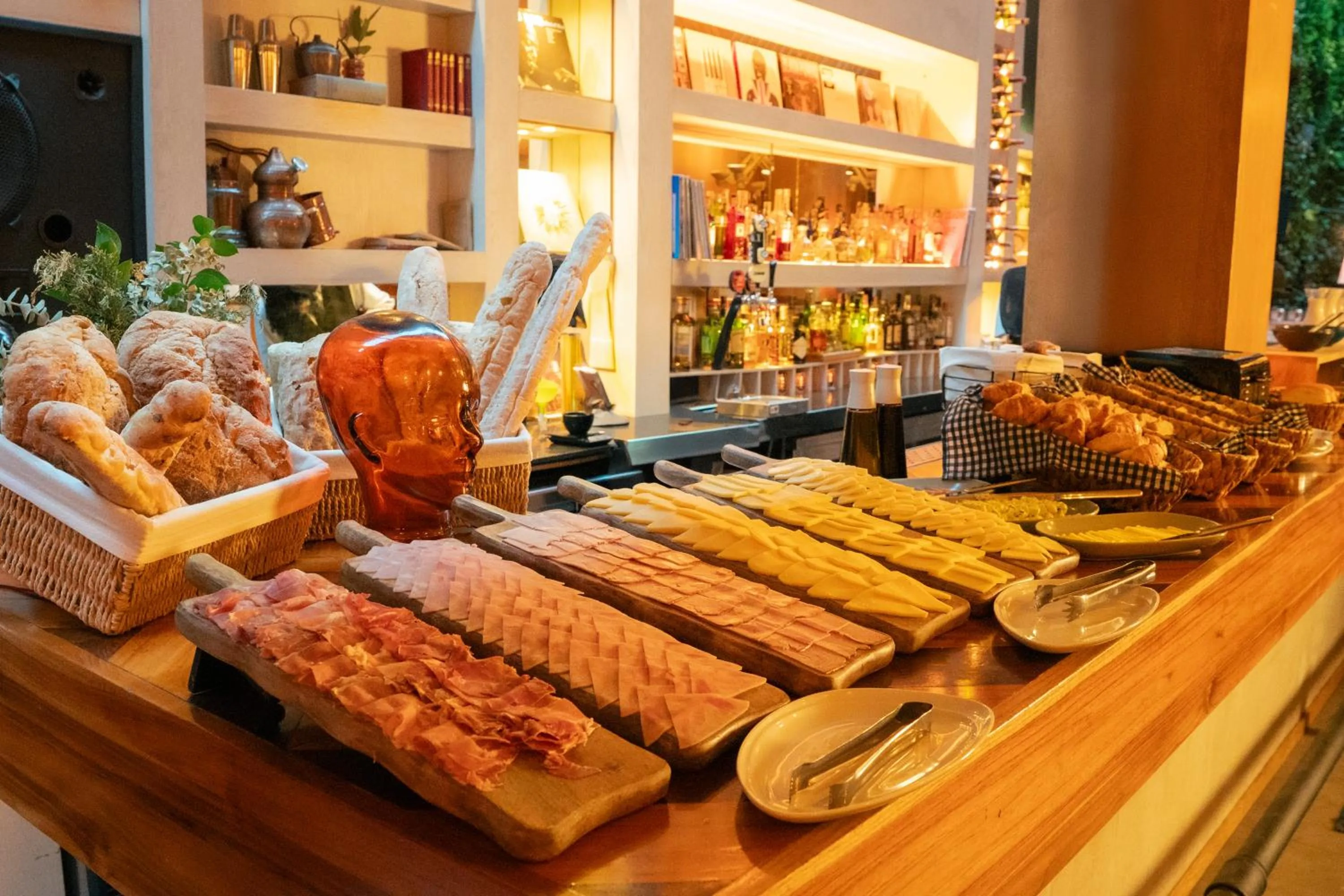 Restaurant/places to eat in The Click Clack Hotel Bogotá