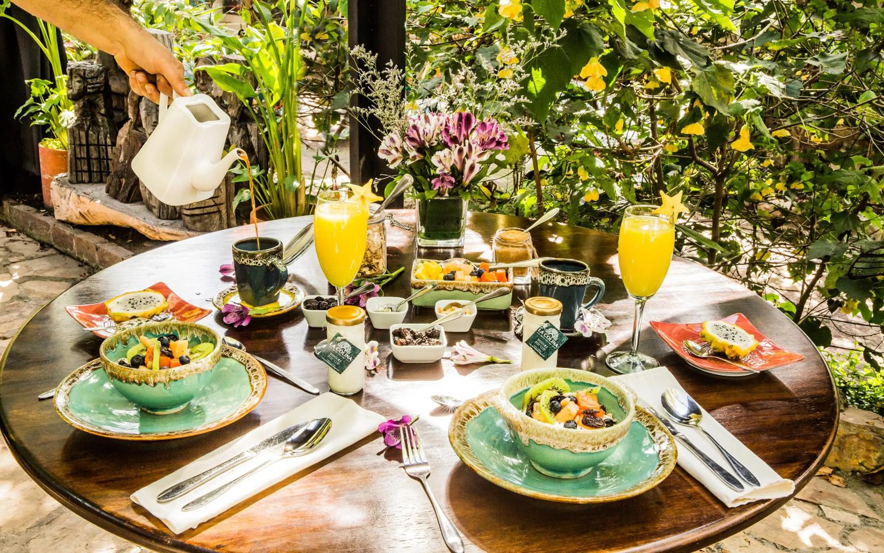 Restaurant/places to eat in La Colina Hotel Cottage