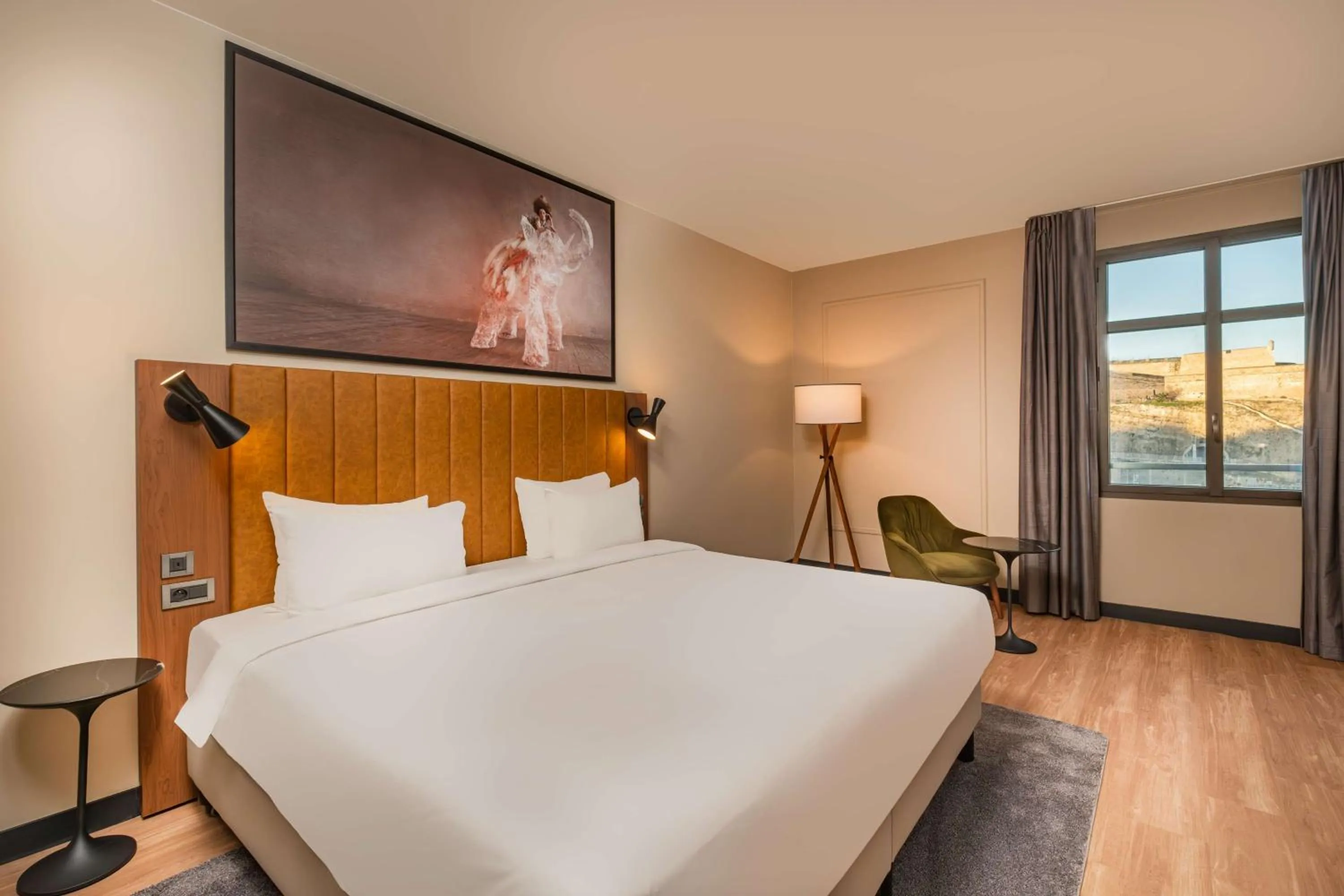 Bedroom, Bed in Radisson Blu Hotel Marseille Vieux Port