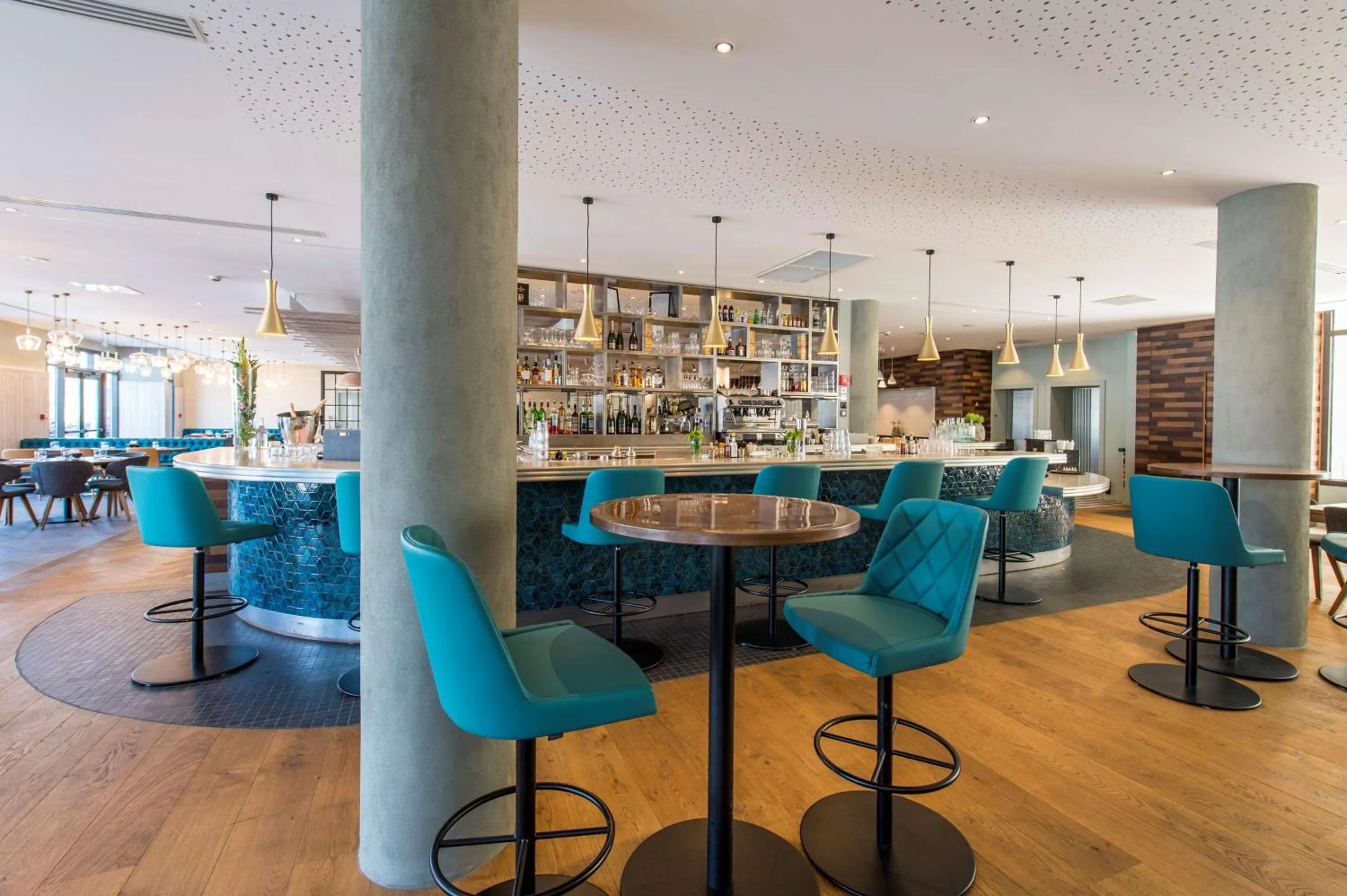 Lounge or bar in Radisson Blu Hotel Marseille Vieux Port