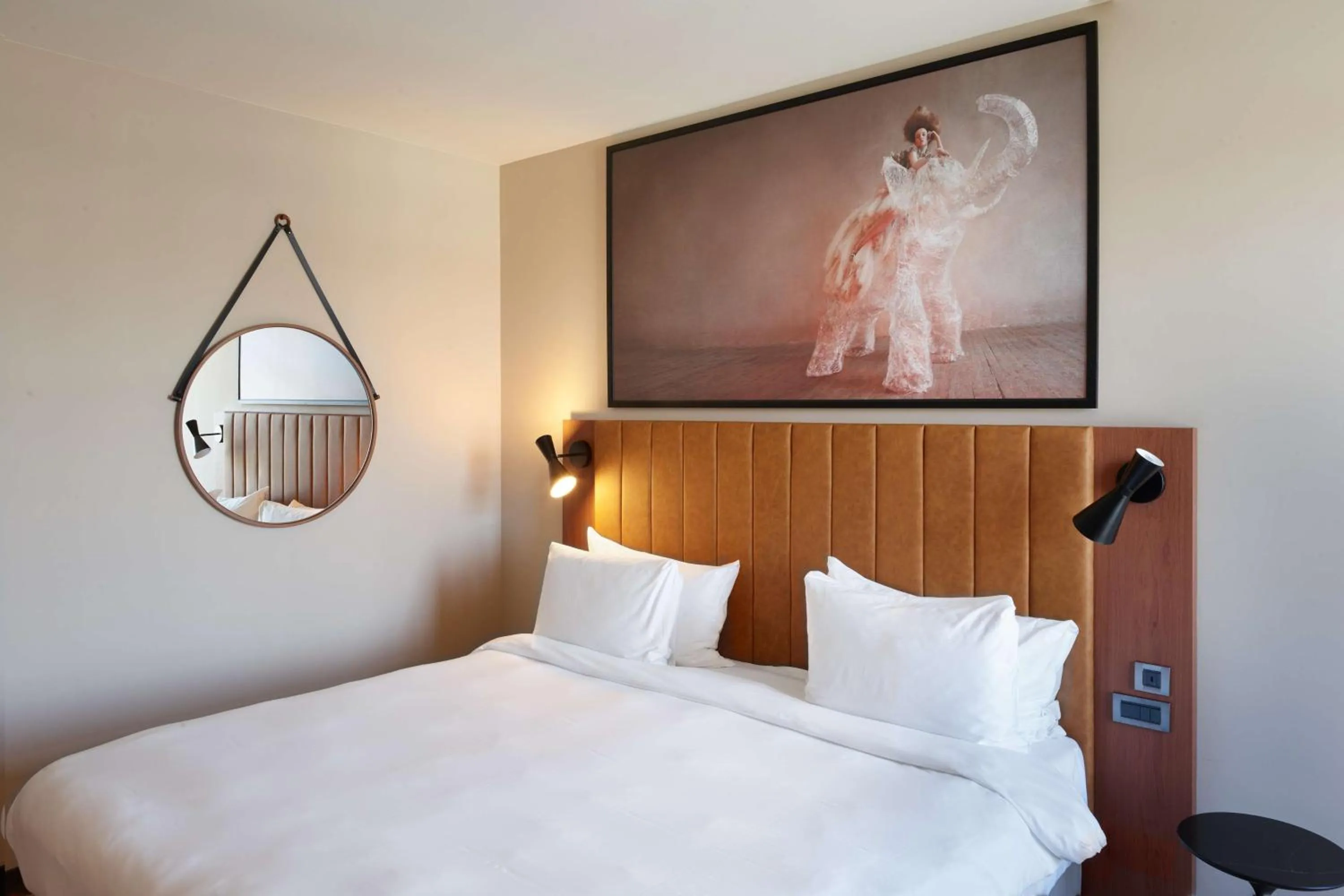 Bedroom, Bed in Radisson Blu Hotel Marseille Vieux Port