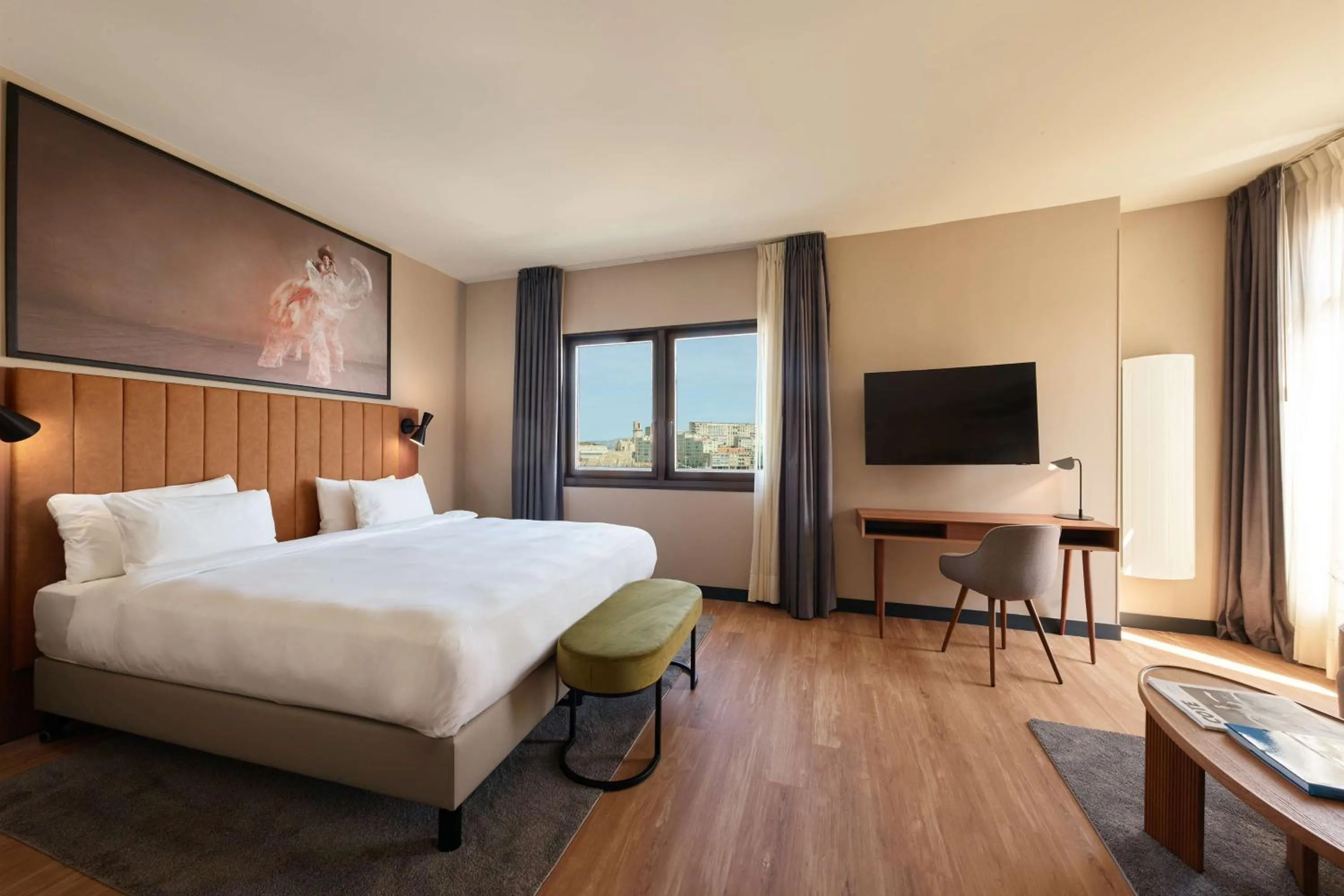 Bedroom, Bed in Radisson Blu Hotel Marseille Vieux Port