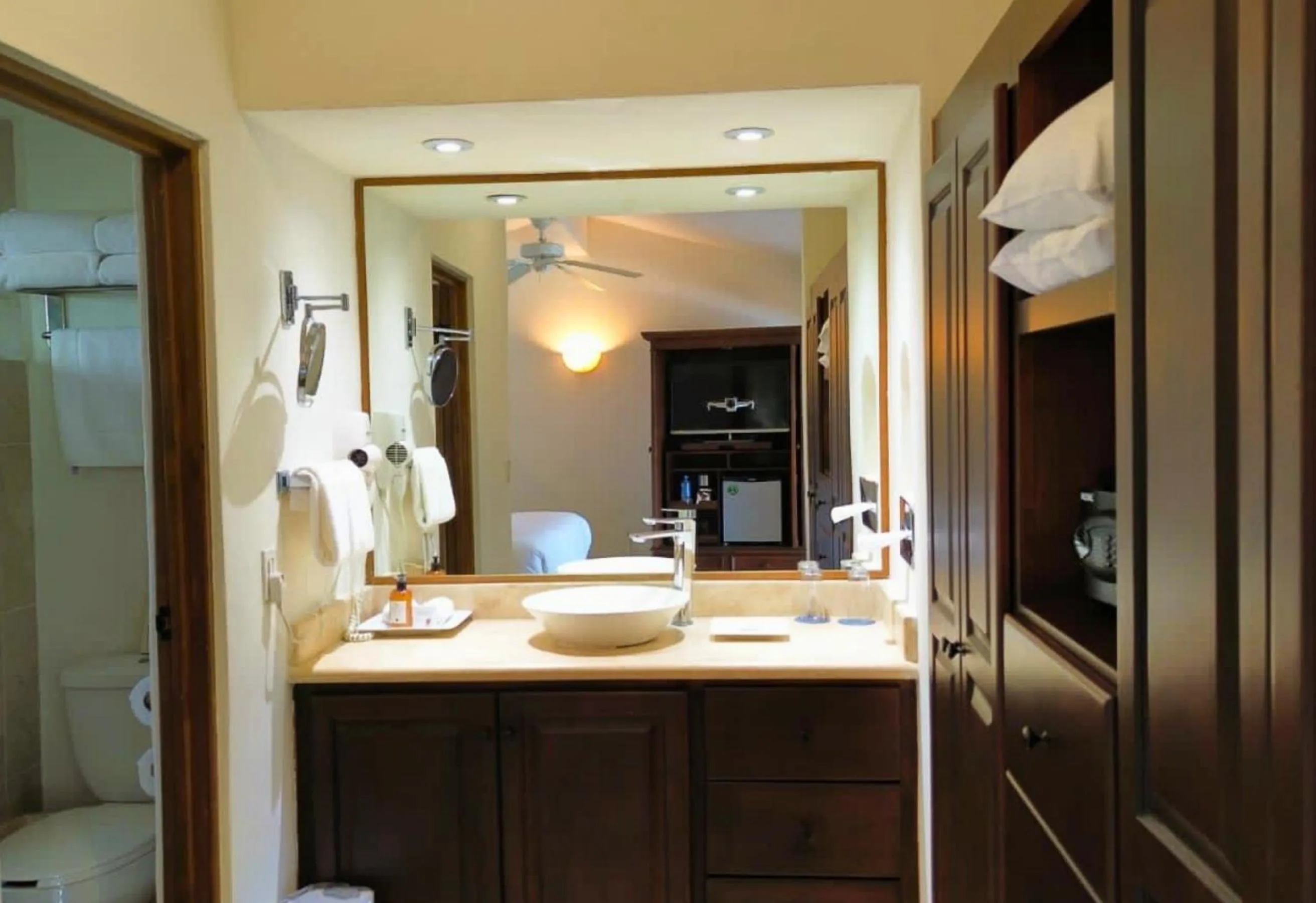 Bathroom in Punta Pescadero Paradise Hotel & Villas