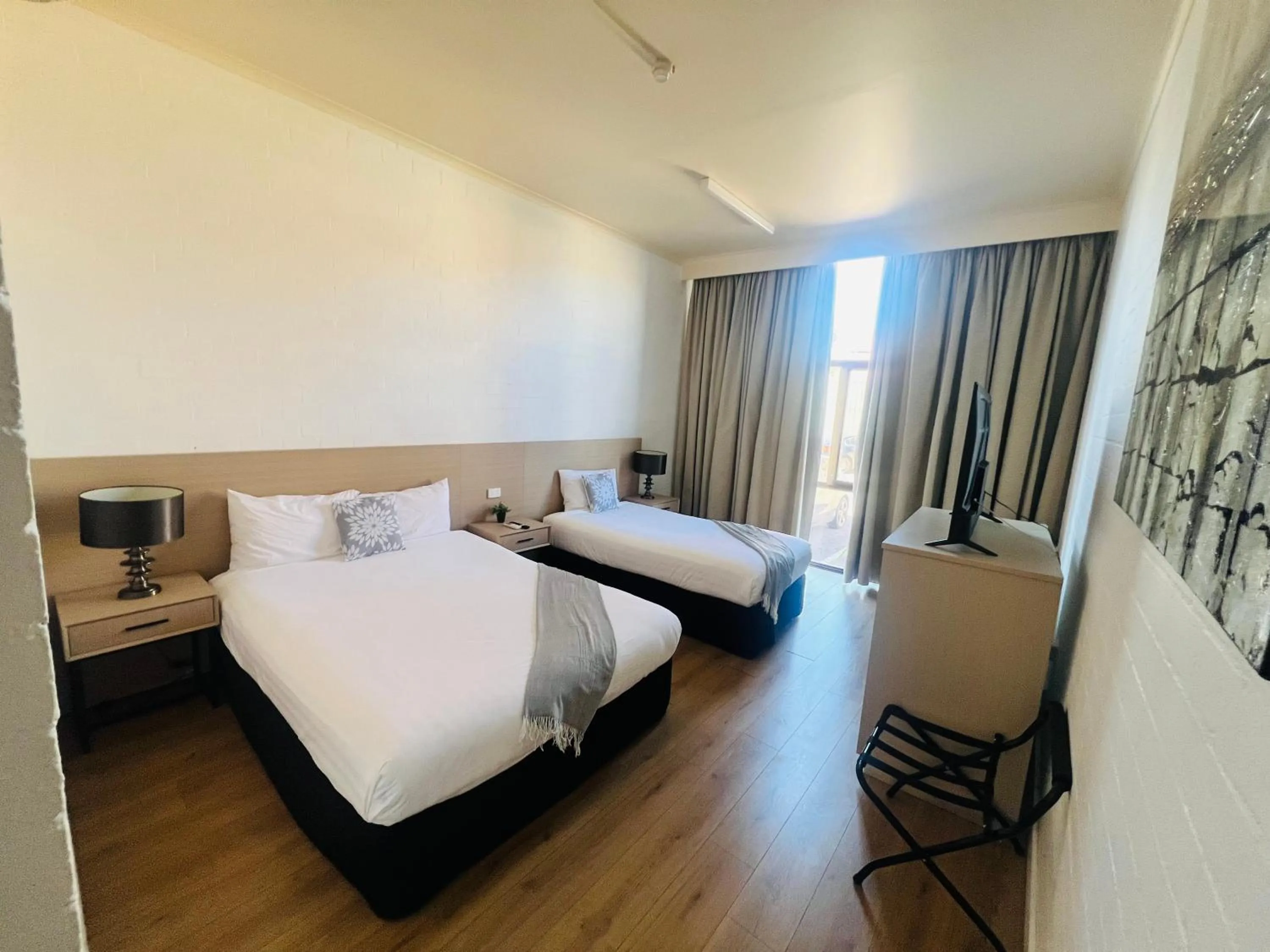 Photo of the whole room, Bed in Pavilion Hotel Wagga Wagga