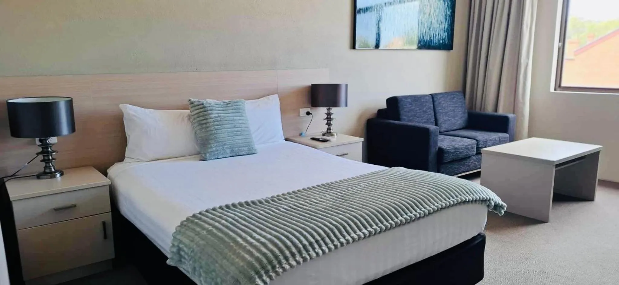 Bed in Pavilion Hotel Wagga Wagga