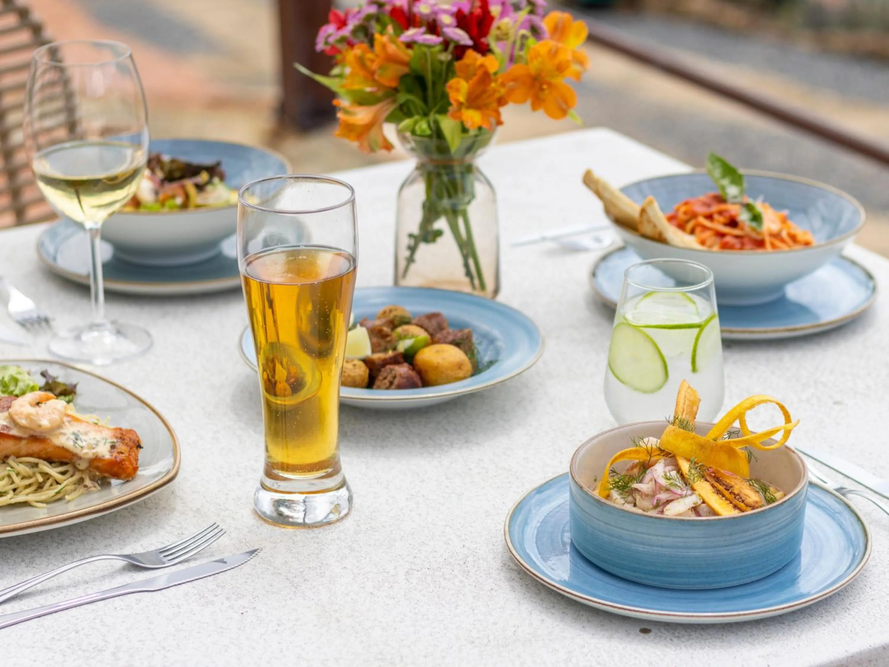 Restaurant/places to eat in Hotel Alma