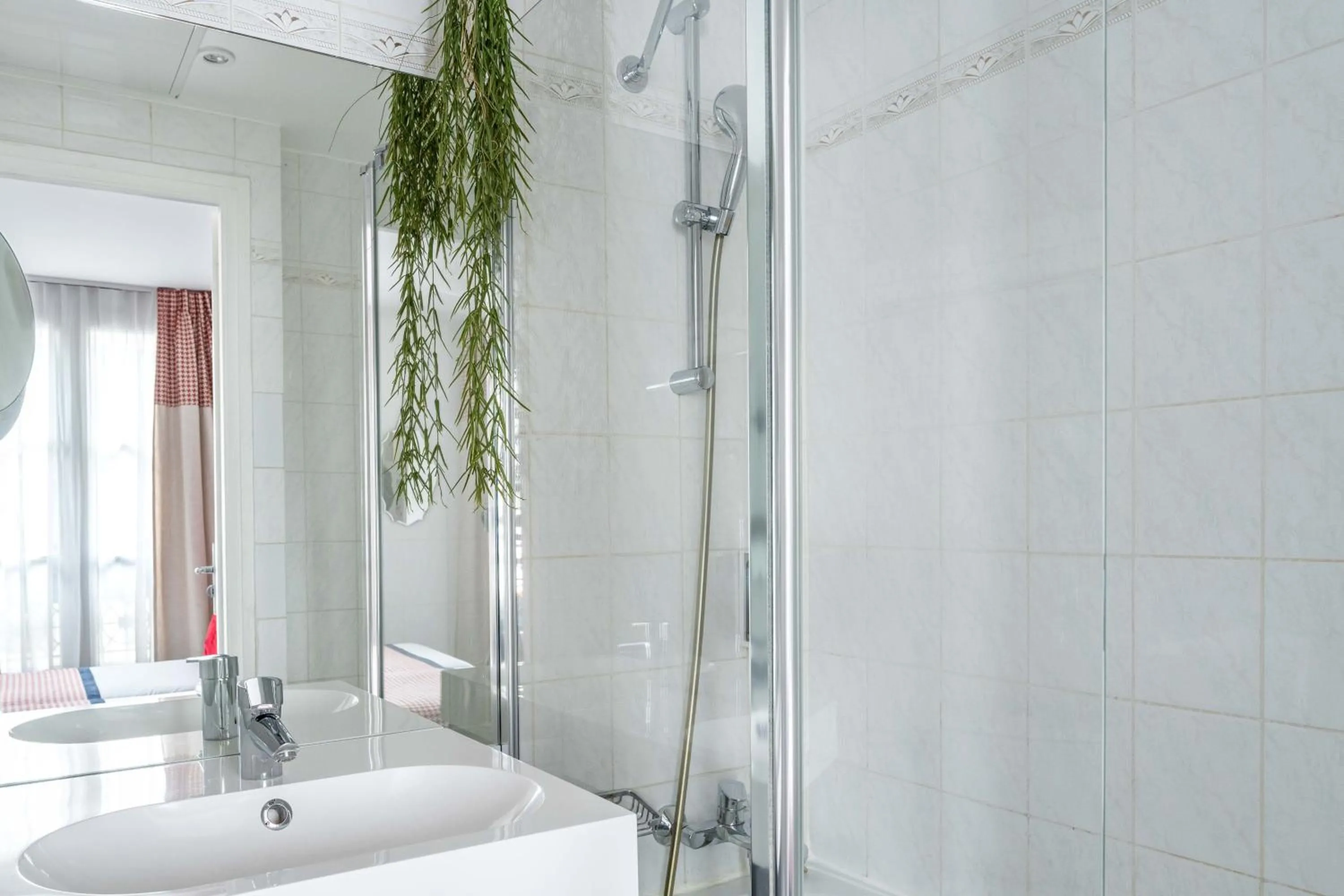 Bathroom in Hotel George - Astotel