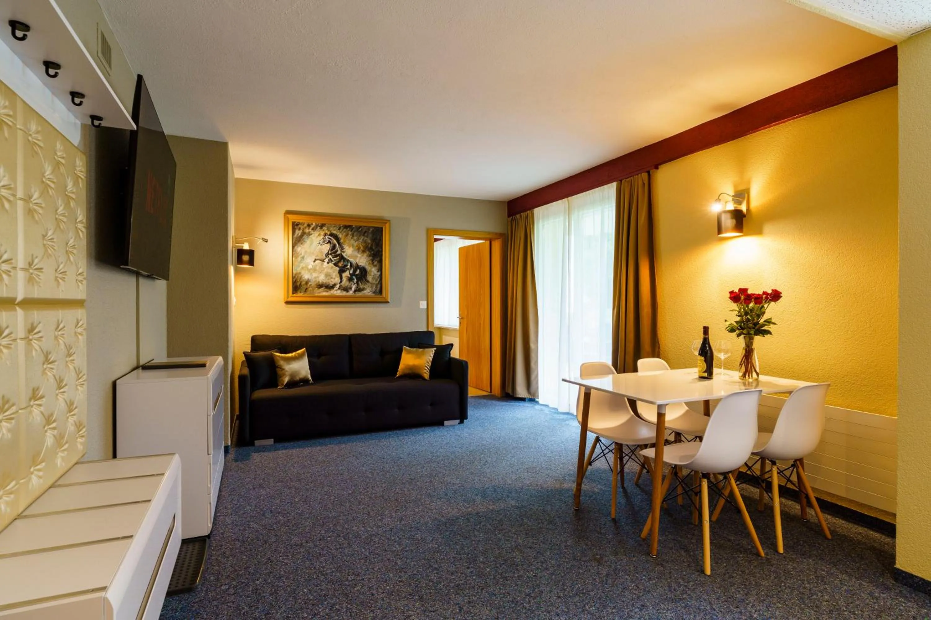 TV and multimedia in Seeblick SMART Hotel Rössli