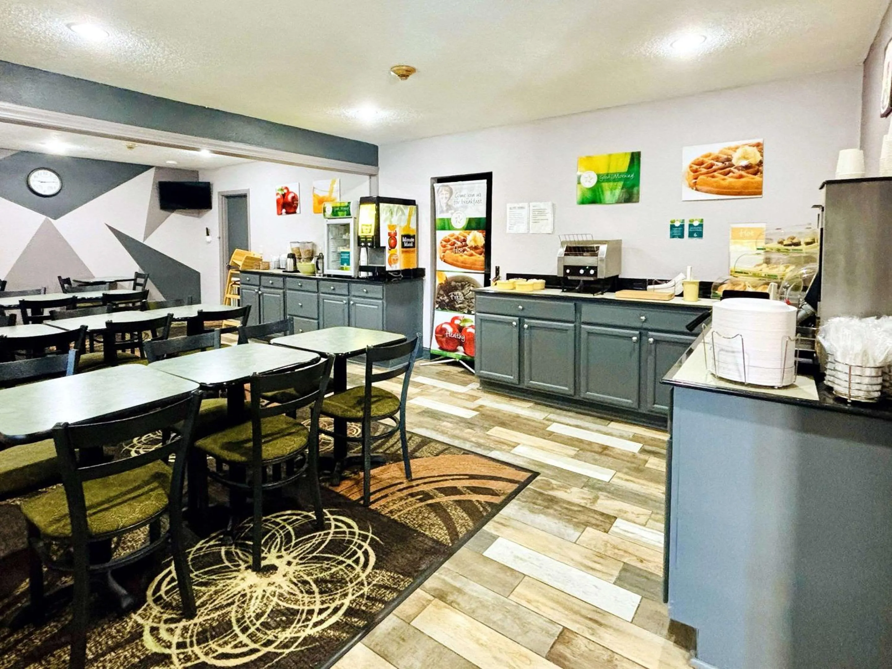 Breakfast in Quality Inn Raynham - Taunton