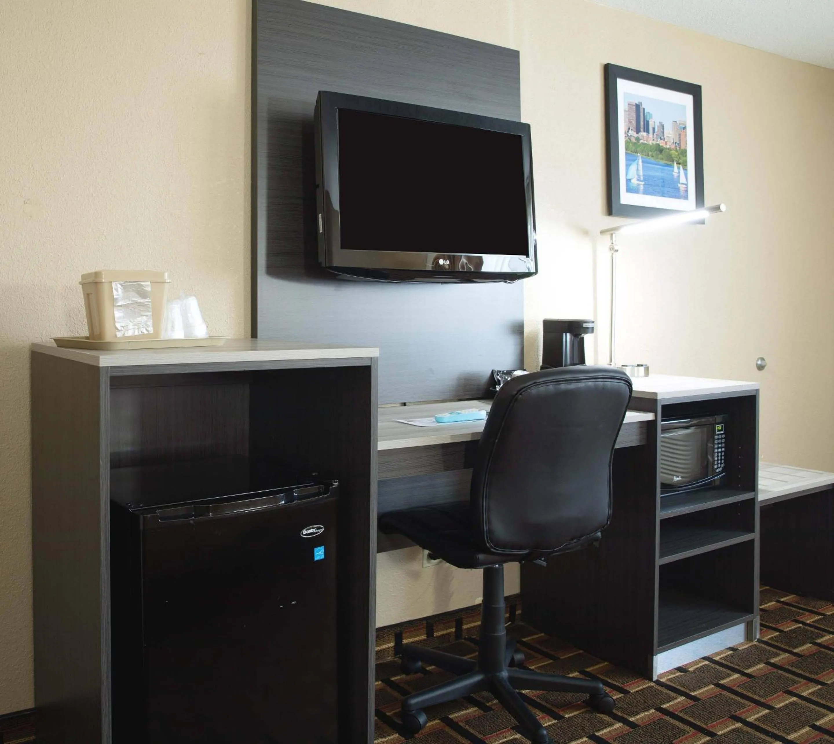 Bedroom in Quality Inn Raynham - Taunton