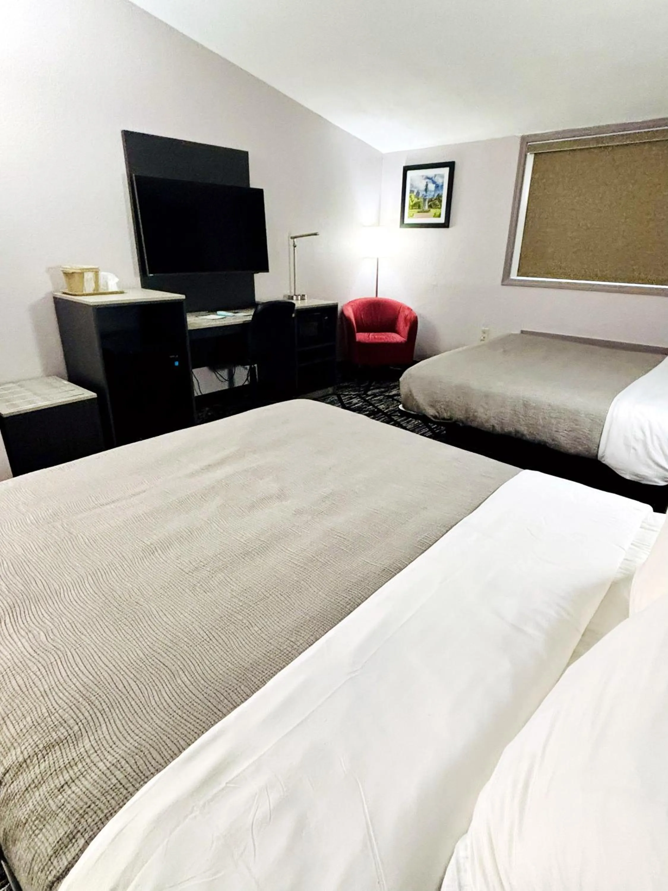 Bed in Quality Inn Raynham - Taunton