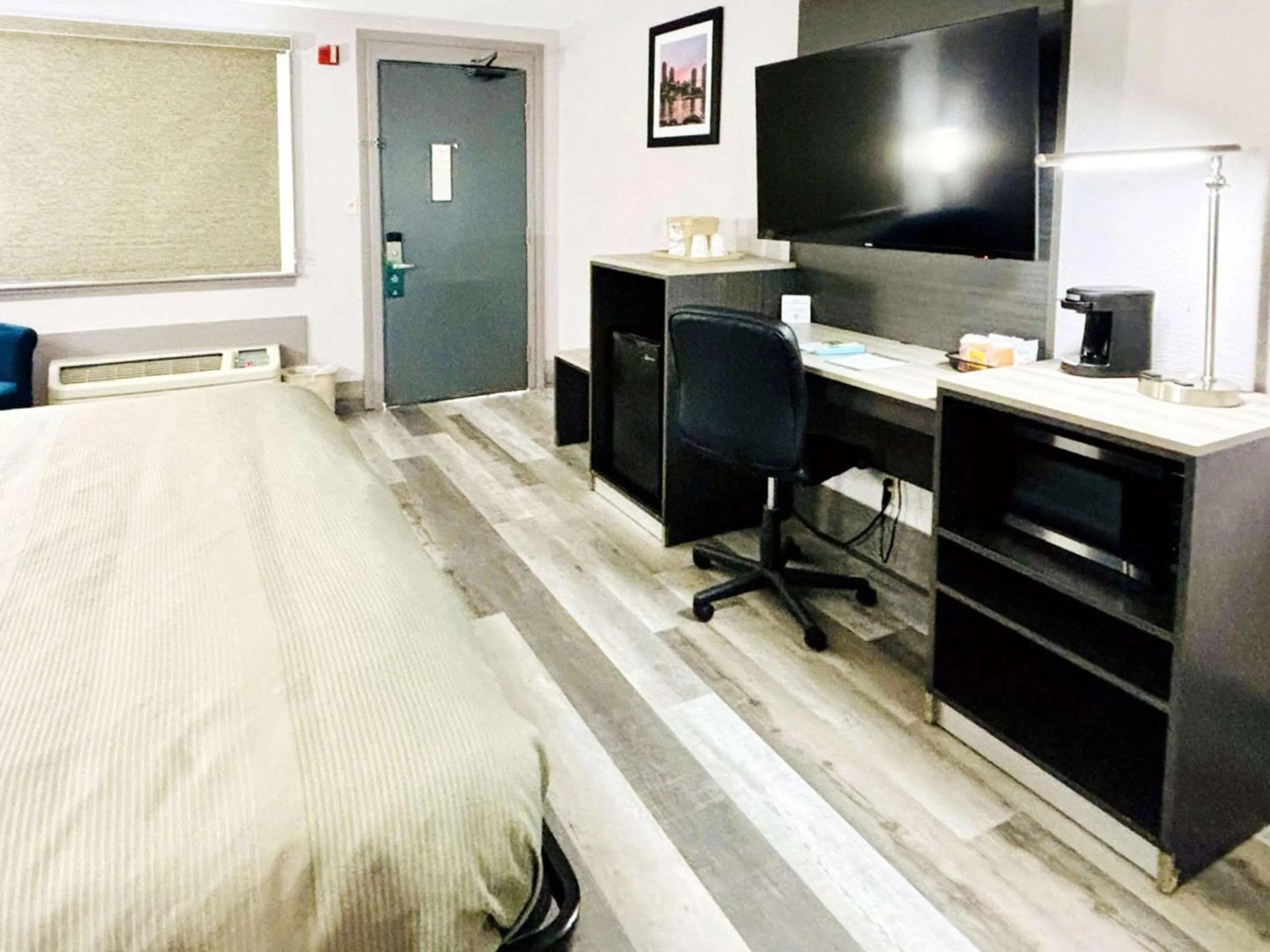 Bedroom, Bed in Quality Inn Raynham - Taunton