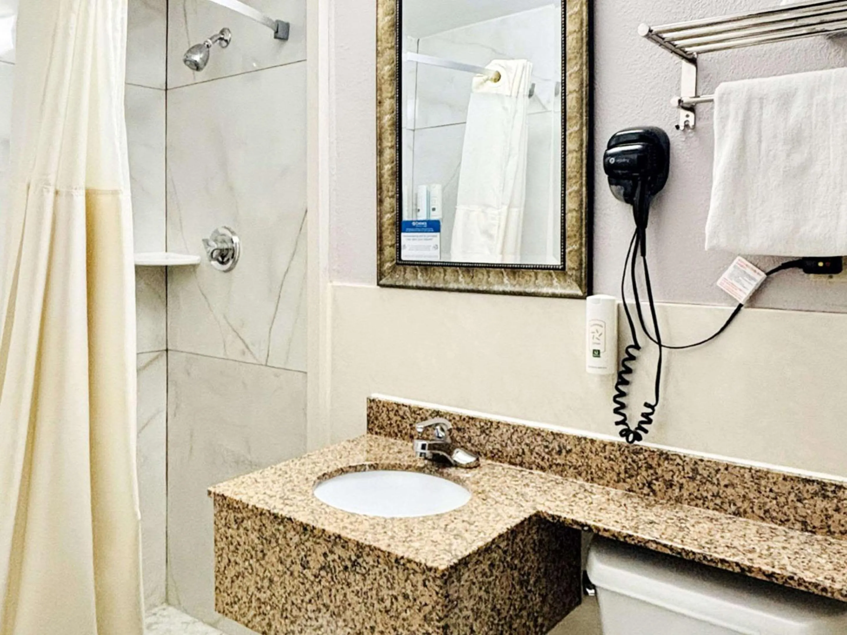 Bedroom in Quality Inn Raynham - Taunton