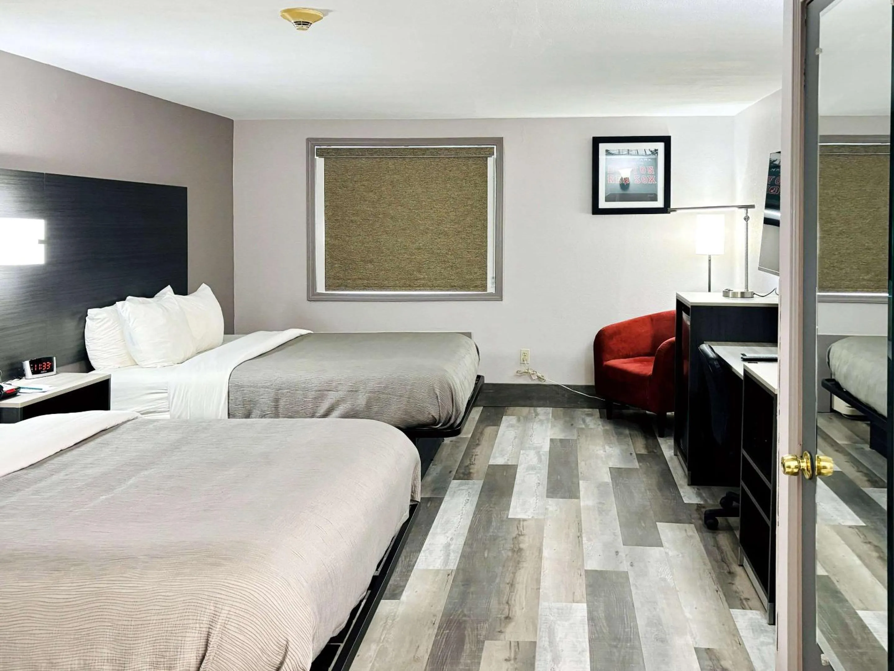 Bedroom, Bed in Quality Inn Raynham - Taunton