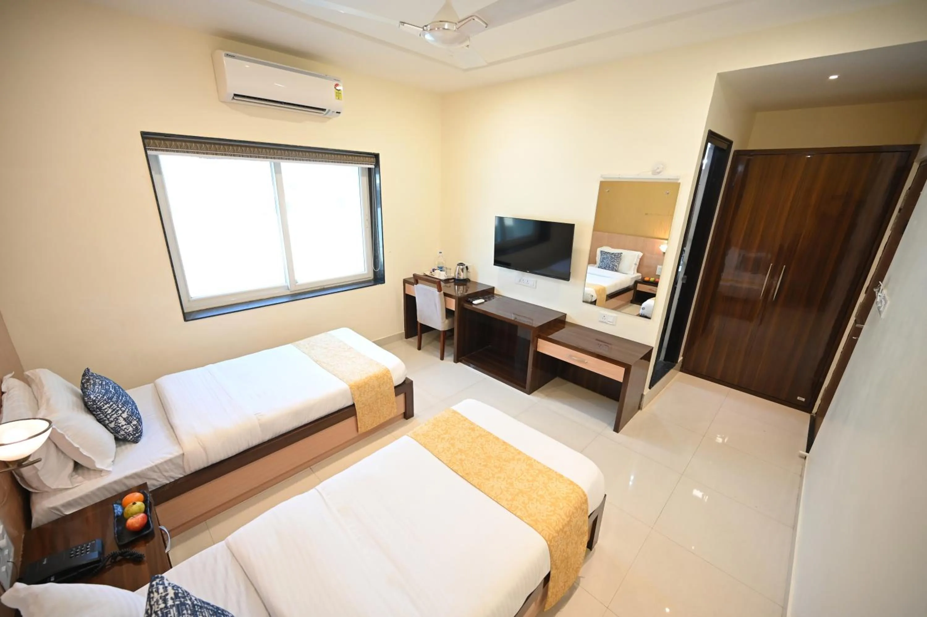 Bedroom, Bed in Blueberry Inn