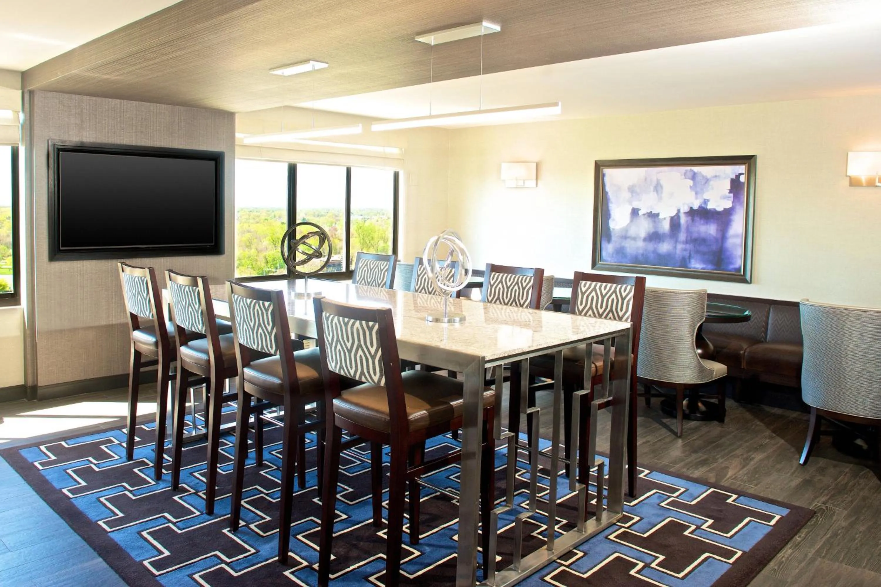 Lounge or bar in Sheraton Bucks County Langhorne