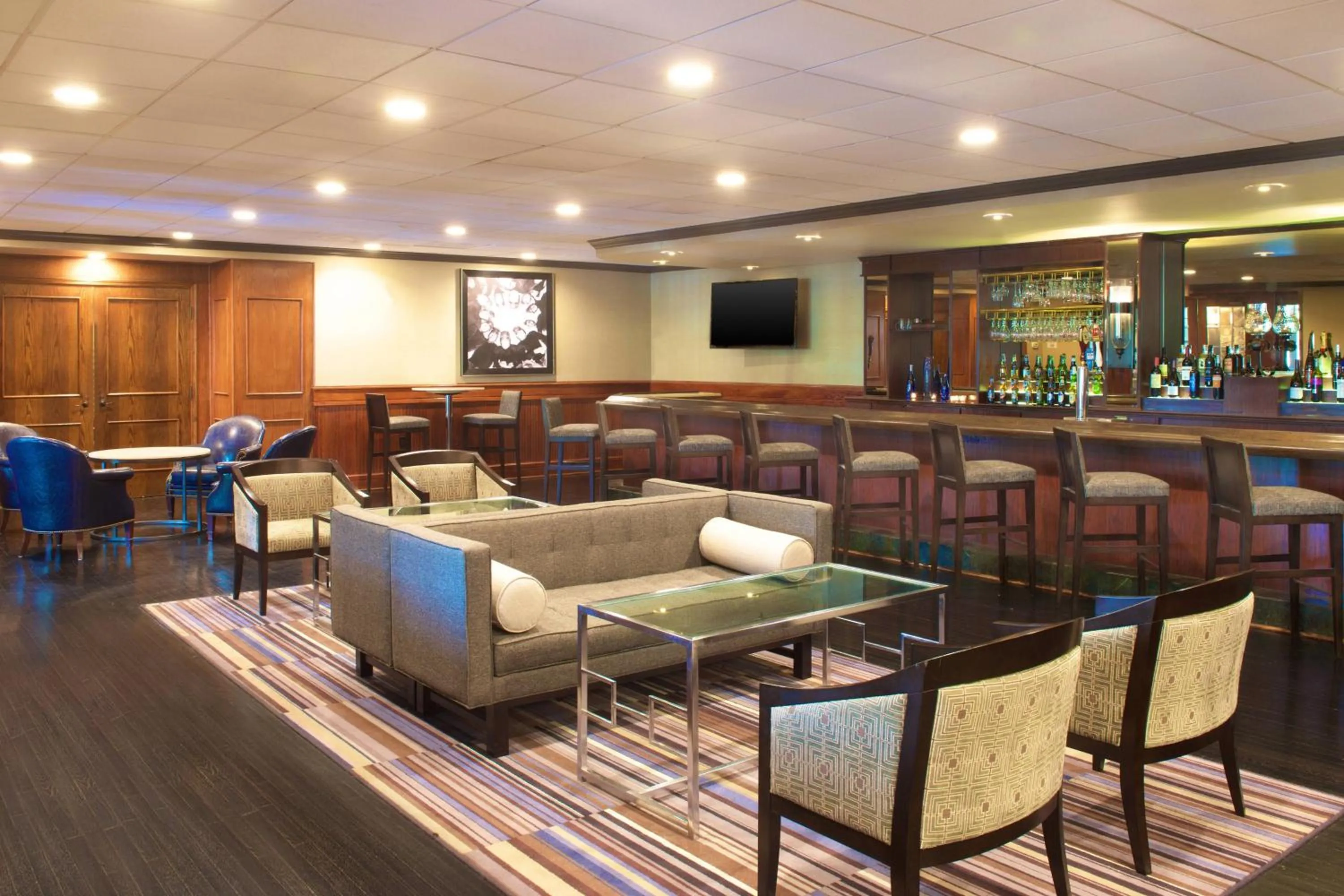 Lounge or bar in Sheraton Bucks County Langhorne