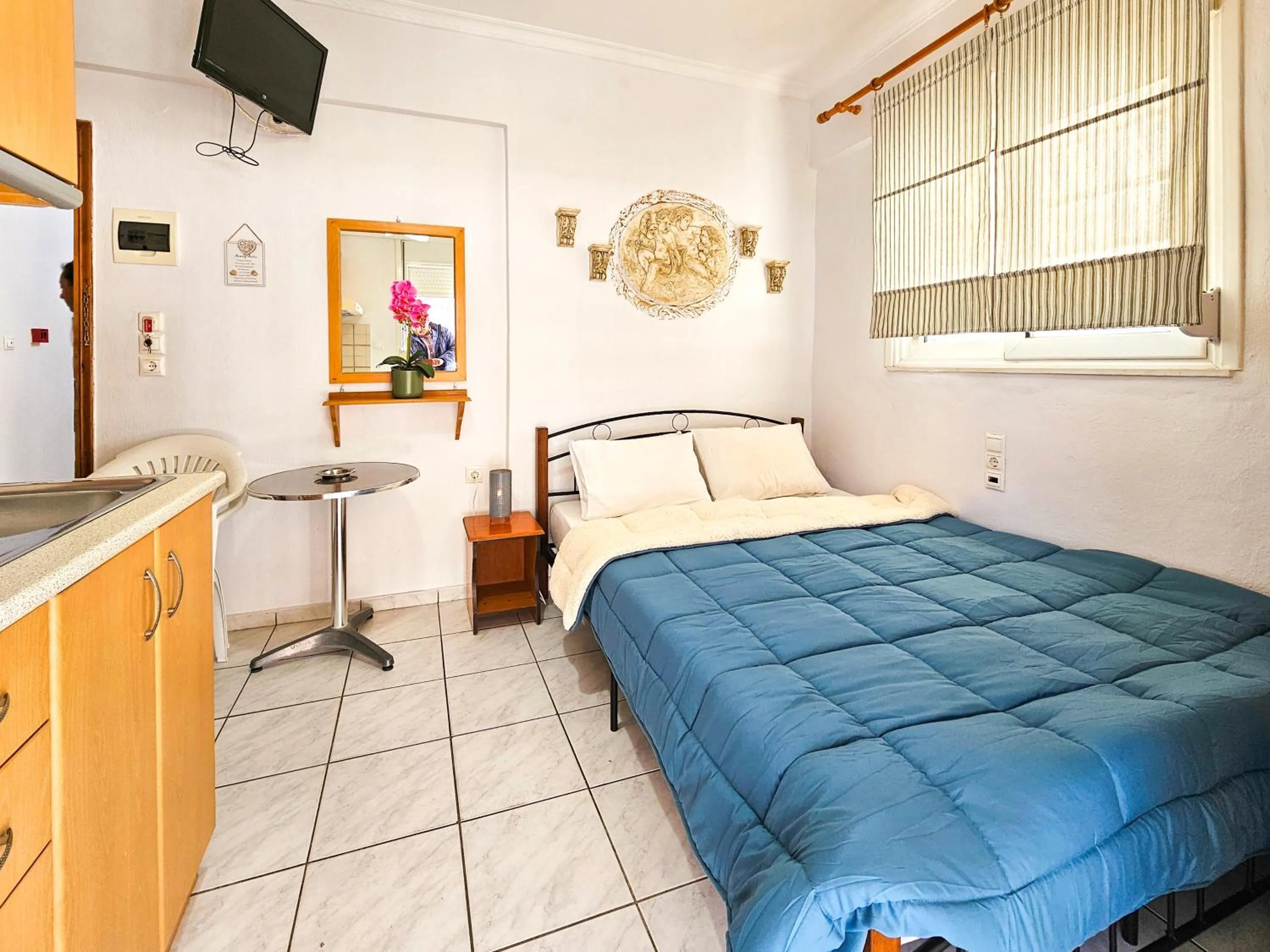 Bed in Hotel Exarhos