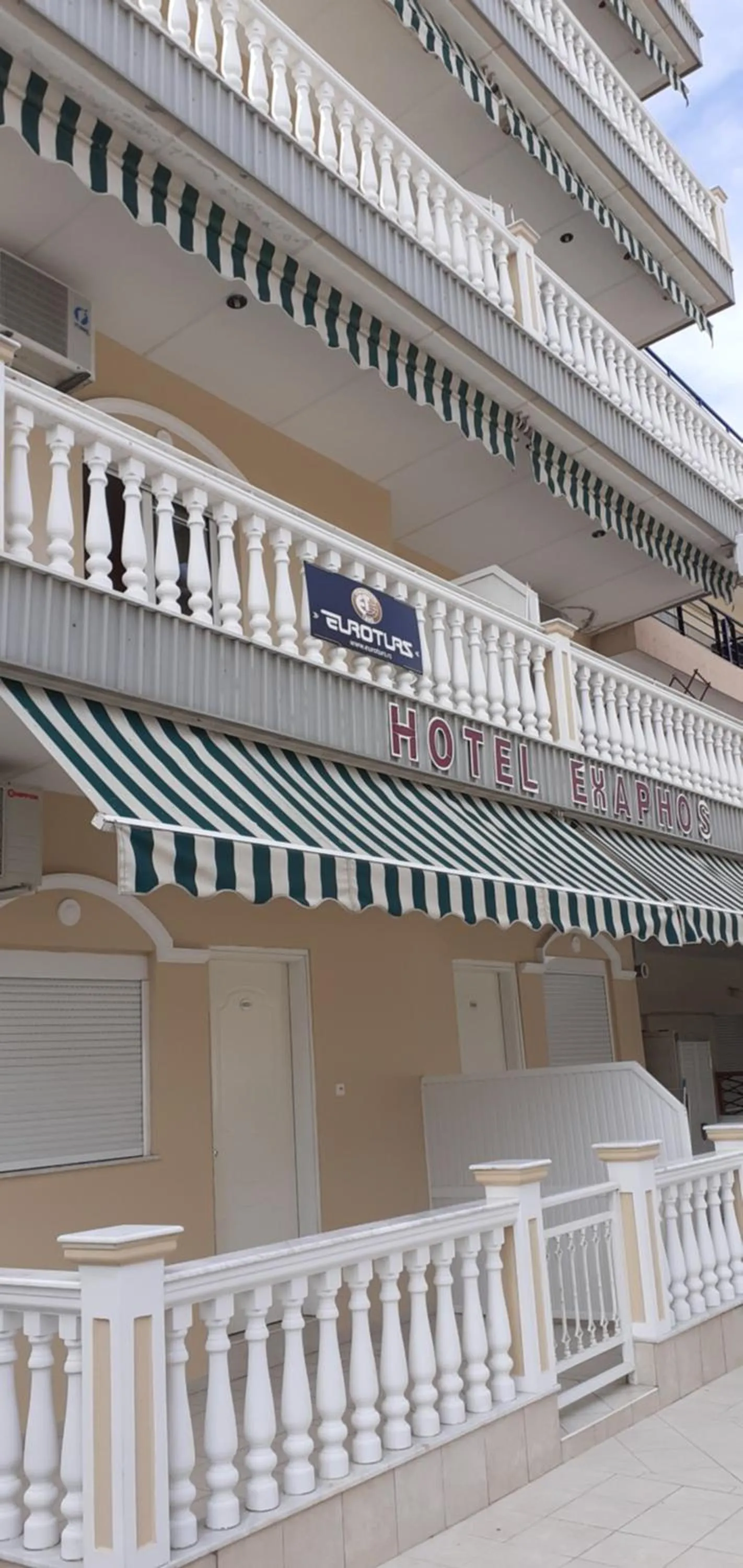 Facade/entrance in Hotel Exarhos