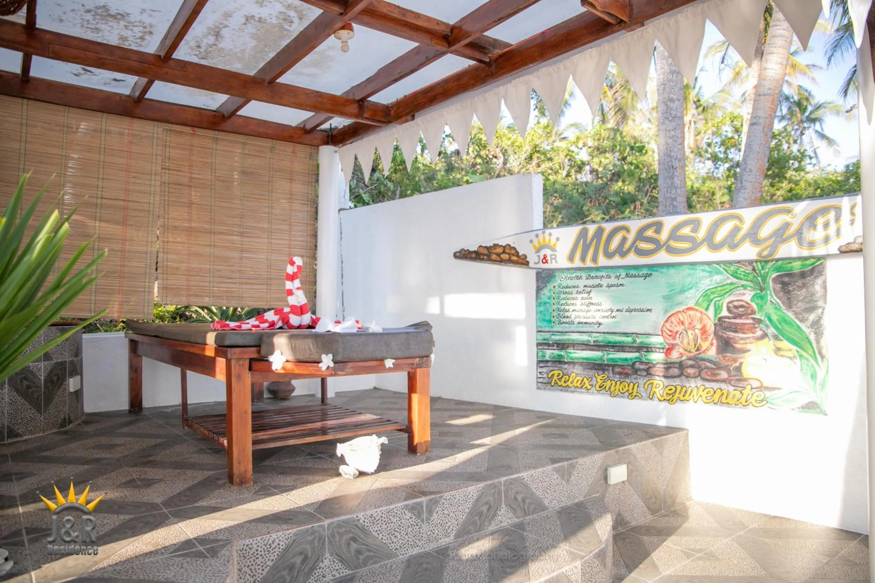 Massage in J&R Residence