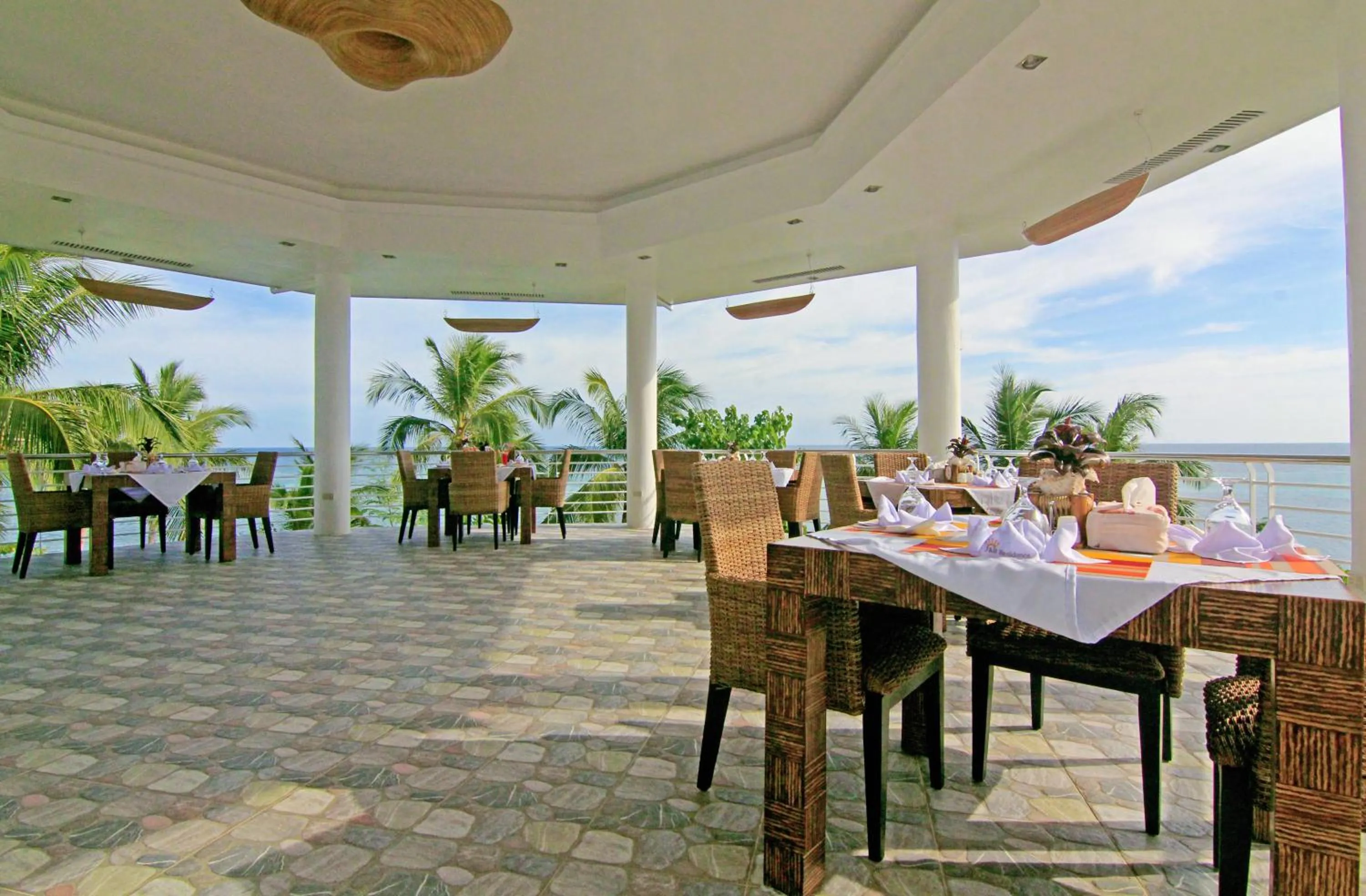 Restaurant/places to eat in J&R Residence