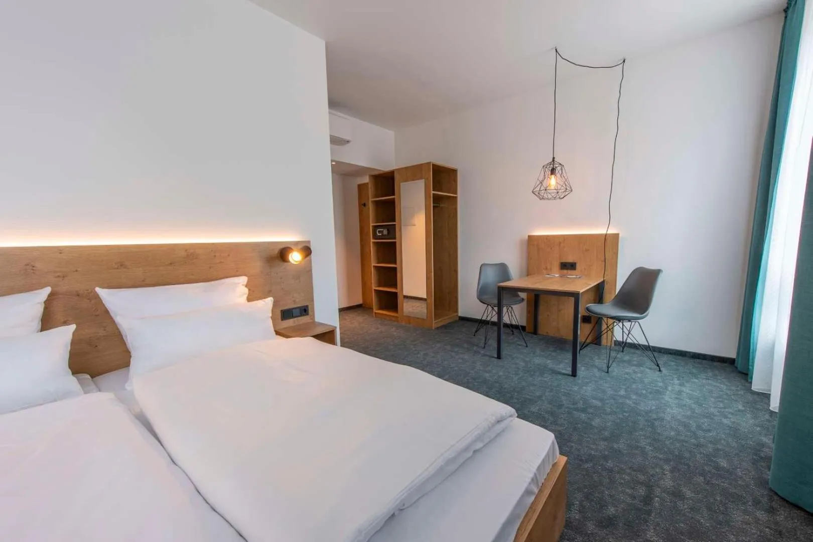 Photo of the whole room, Bed in JaHotel